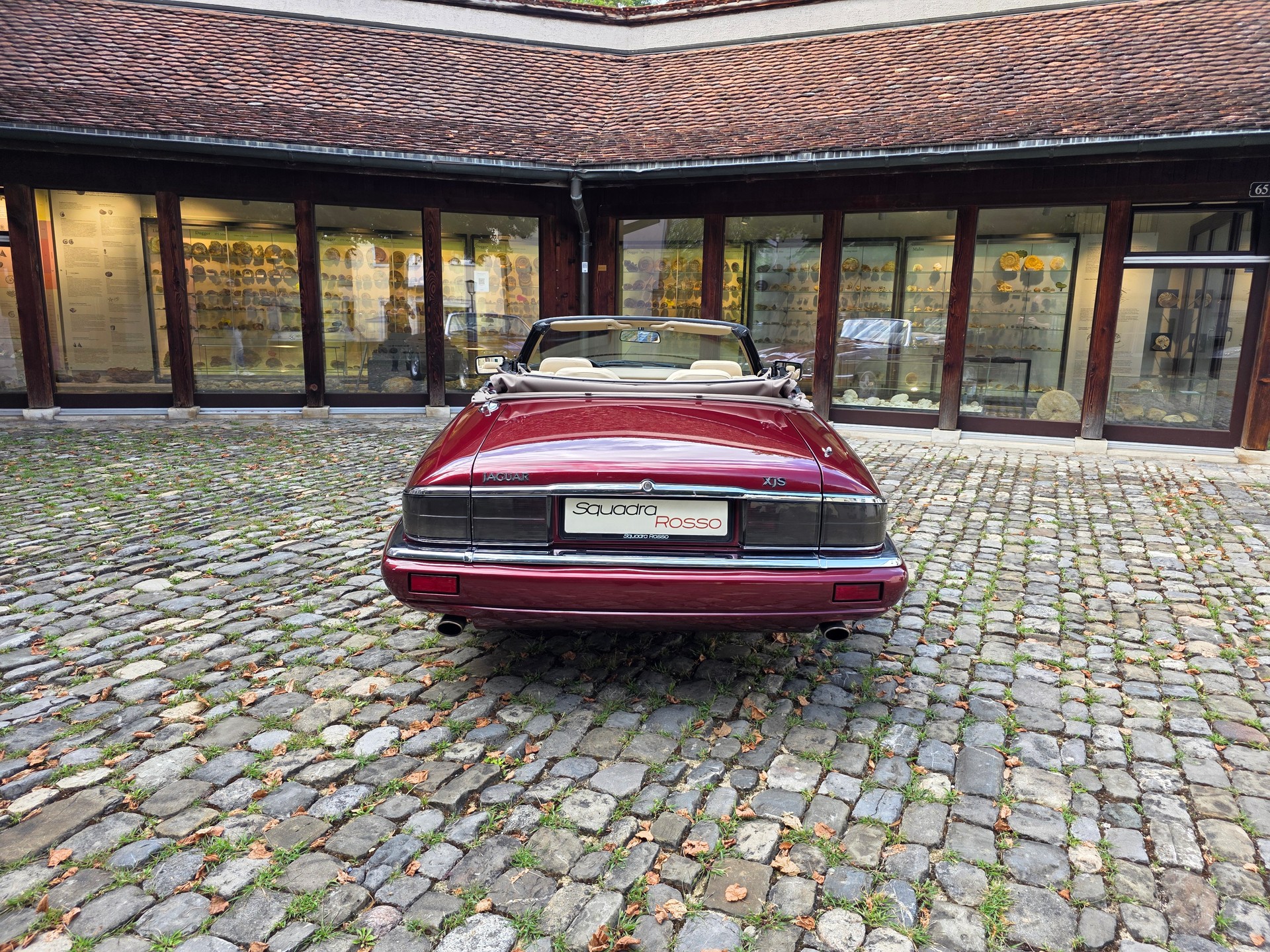 JAGUAR XJS 6.0 V12 Convertible-image-6
