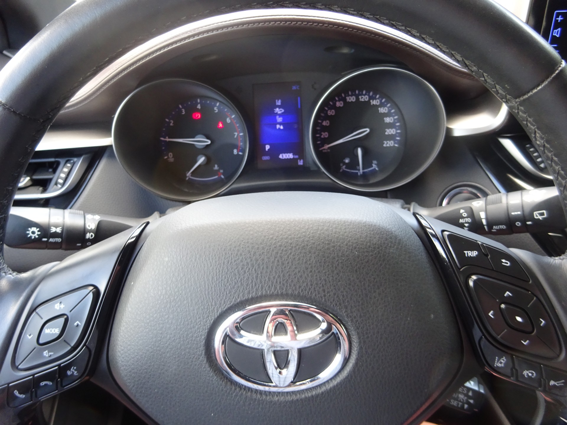 TOYOTA C-HR 1.2 Turbo Premium 4WD Multidrive S - MFK 3.2026 - 1.HAND-image-11