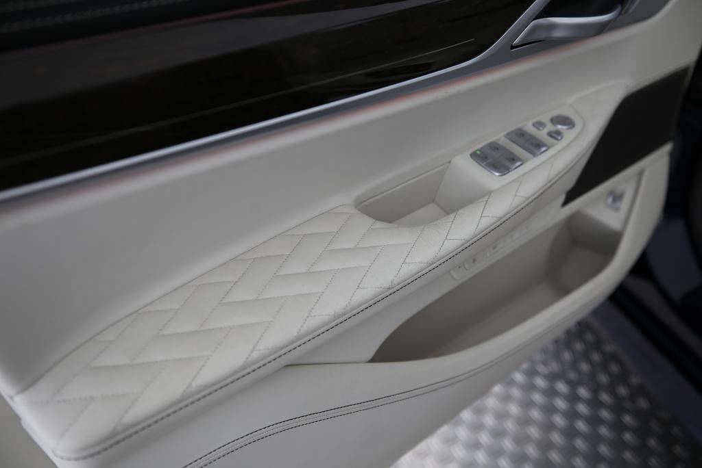 BMW 730d xDrive-image-21