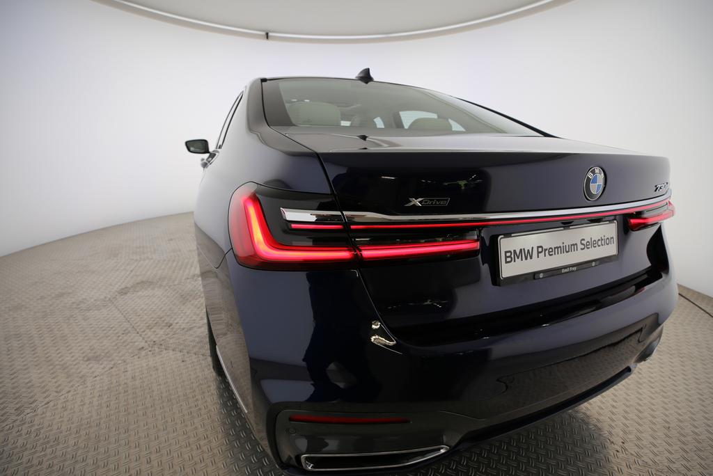 BMW 730d xDrive-image-15
