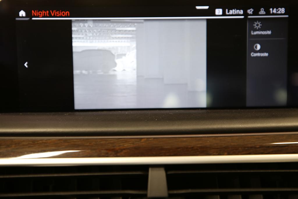 BMW 730d xDrive-image-27