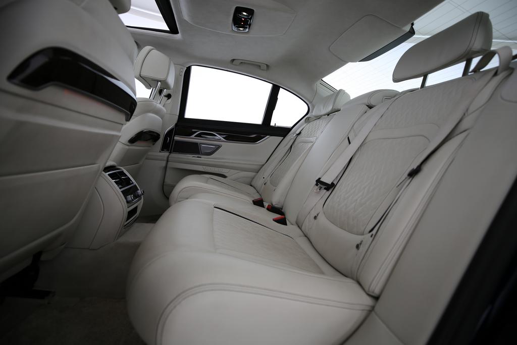 BMW 730d xDrive-image-11