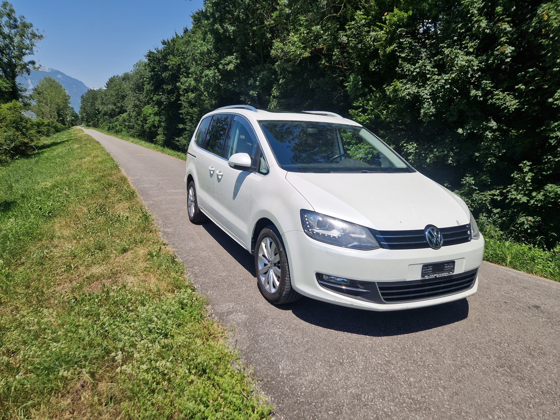 VW Sharan 2.0 TDI BMT Comfortline 4Motion-image-2