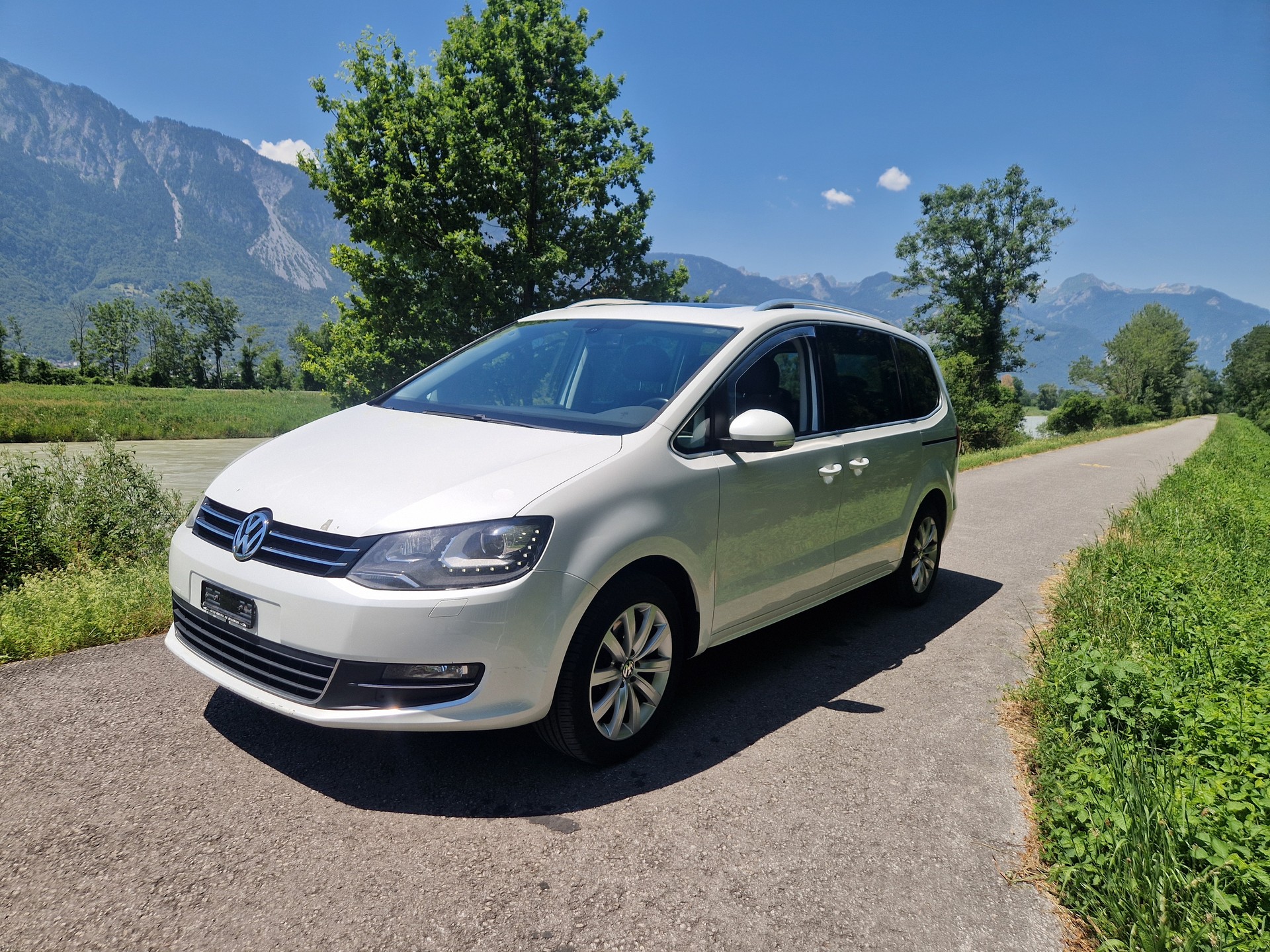 VW Sharan 2.0 TDI BMT Comfortline 4Motion-image-0