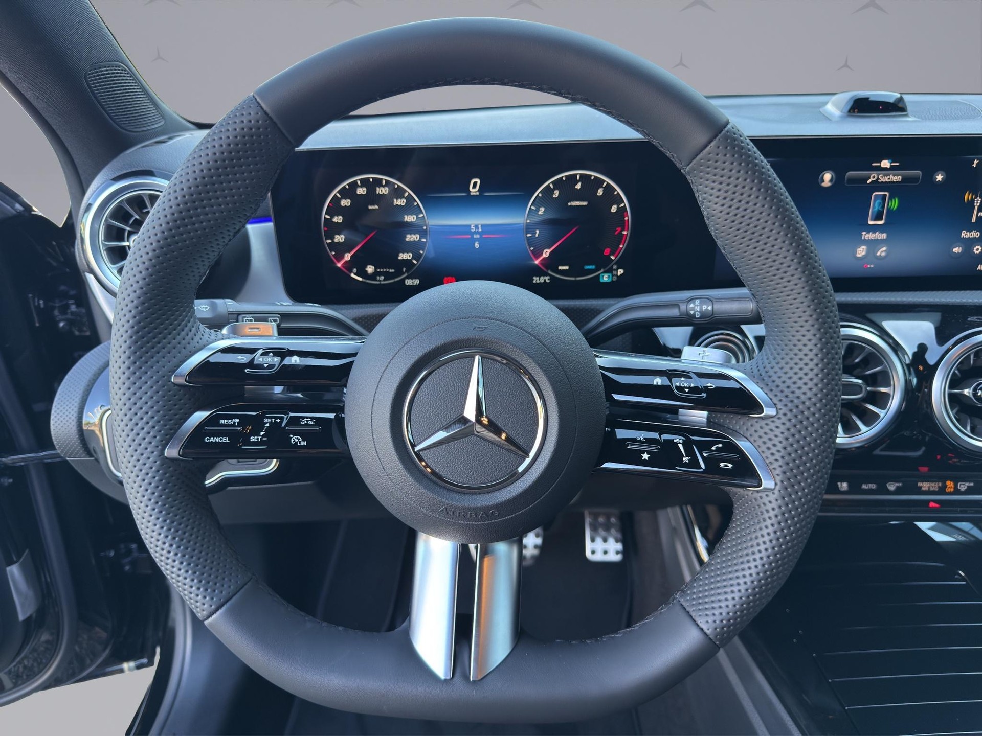 MERCEDES-BENZ A 200 AMG Line-image-9