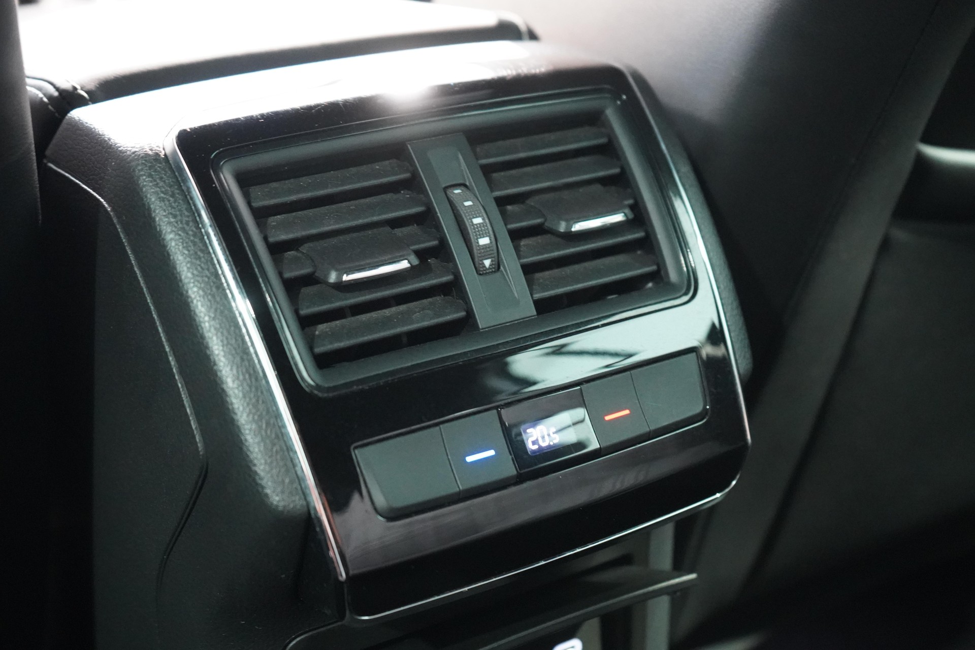 SKODA Superb Combi 1.4 TSI PHEV SportLine DSG-image-17