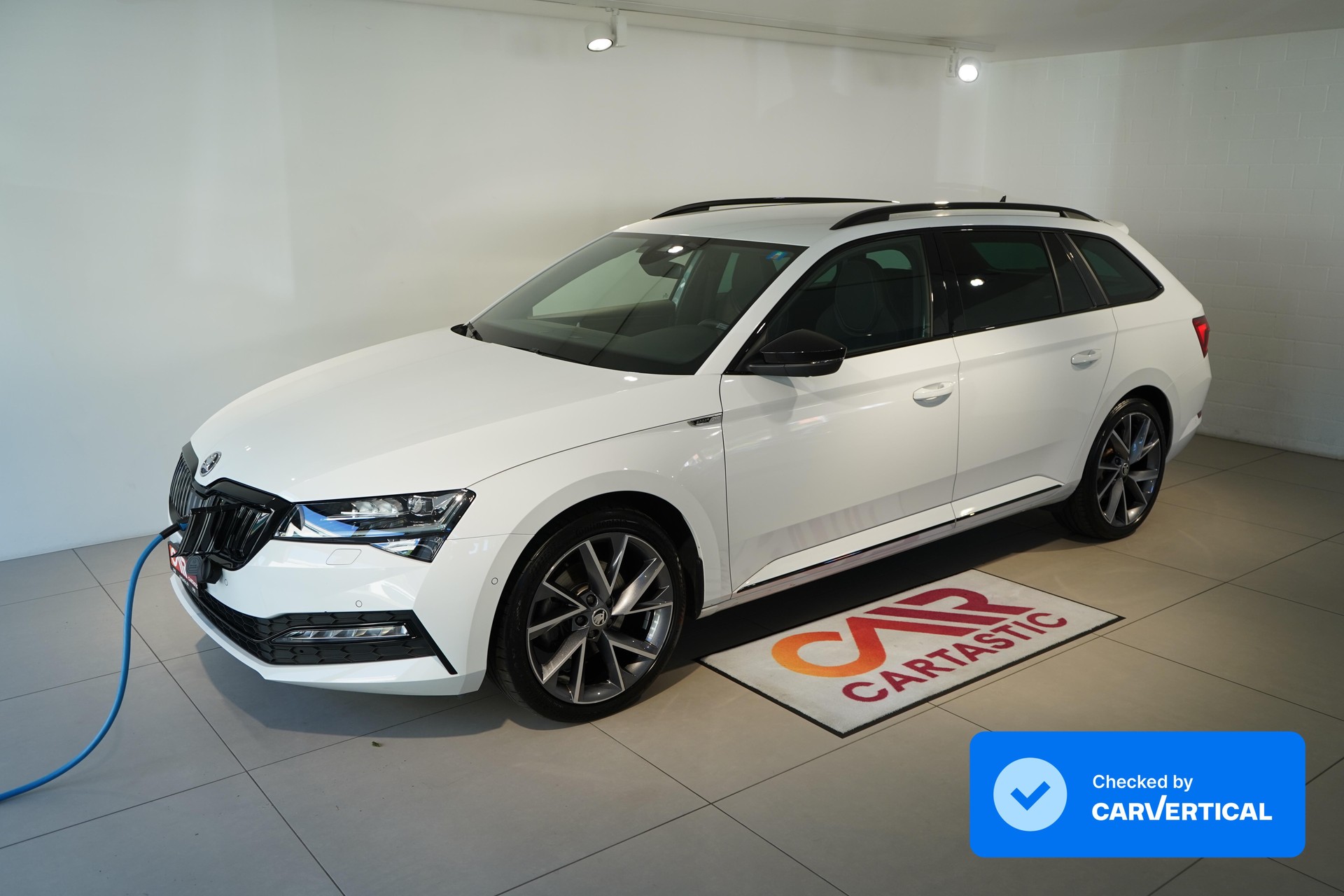 SKODA Superb Combi 1.4 TSI PHEV SportLine DSG-image-0