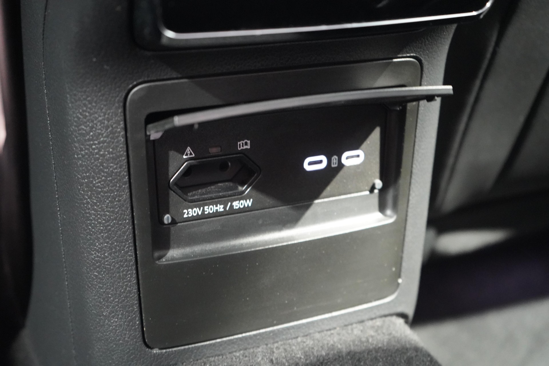 SKODA Superb Combi 1.4 TSI PHEV SportLine DSG-image-18