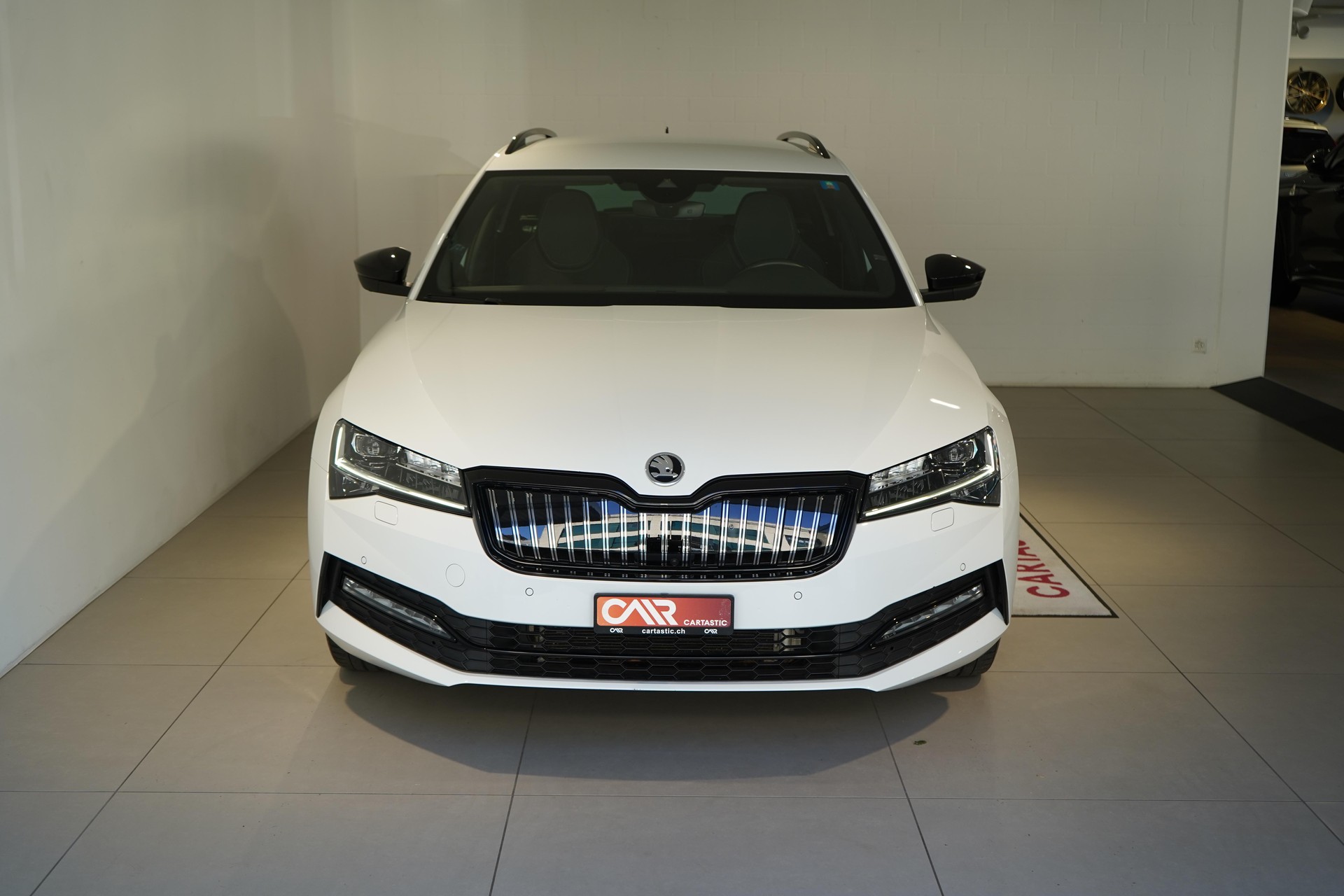 SKODA Superb Combi 1.4 TSI PHEV SportLine DSG-image-1