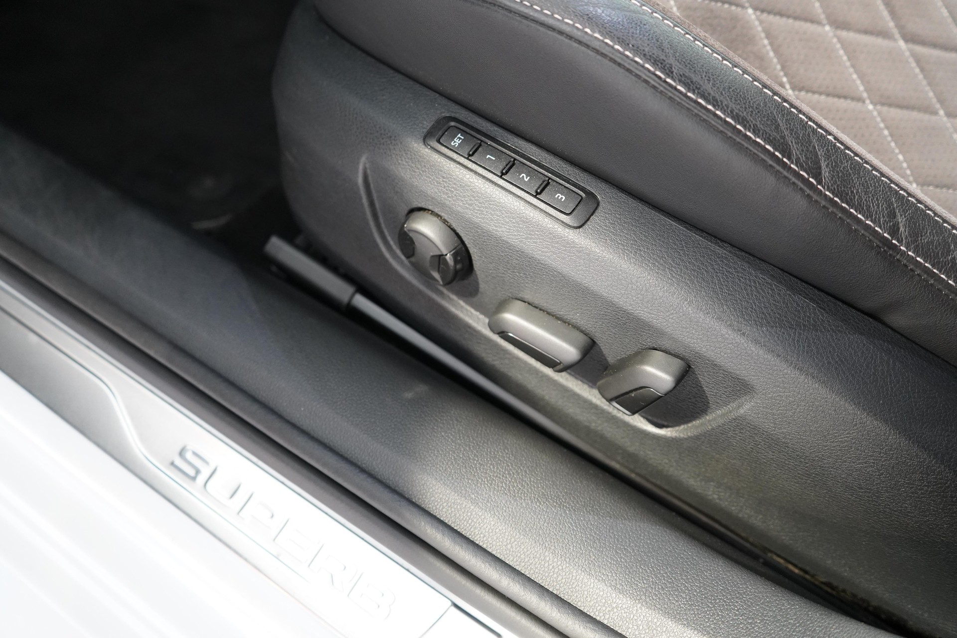 SKODA Superb Combi 1.4 TSI PHEV SportLine DSG-image-19