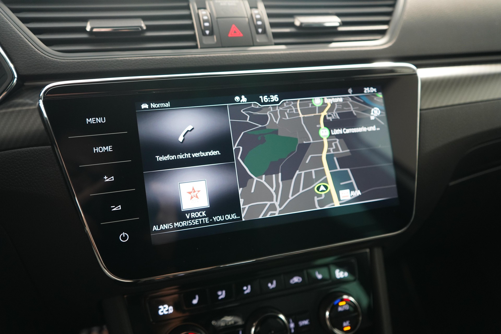 SKODA Superb Combi 1.4 TSI PHEV SportLine DSG-image-10