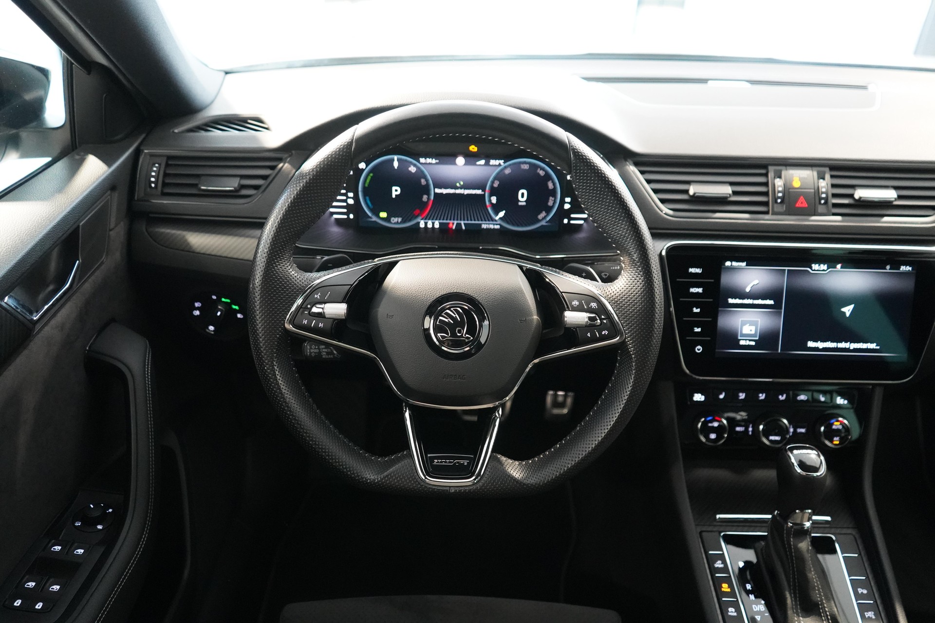SKODA Superb Combi 1.4 TSI PHEV SportLine DSG-image-7