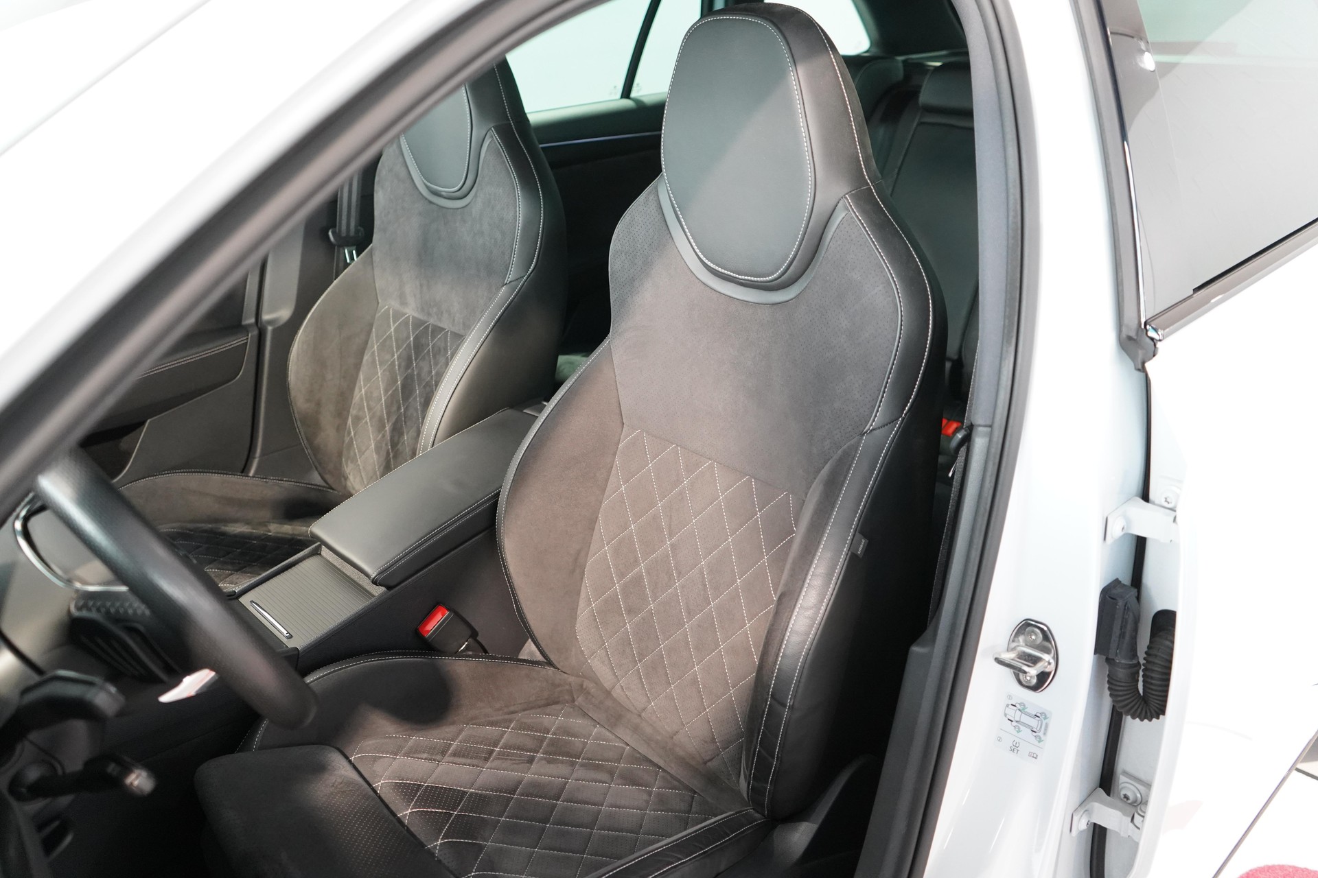 SKODA Superb Combi 1.4 TSI PHEV SportLine DSG-image-5