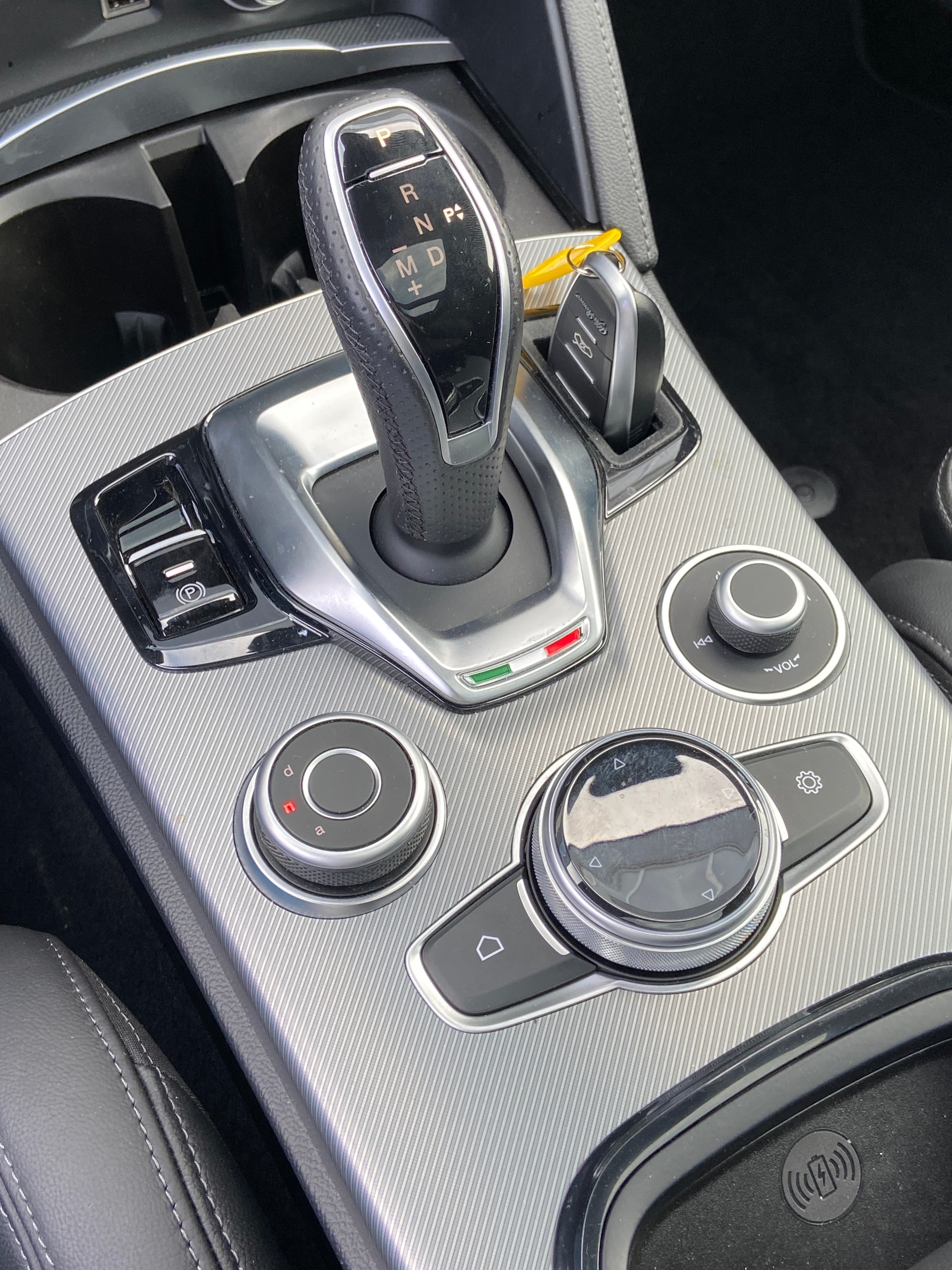 ALFA ROMEO Stelvio 2.0 Veloce Premium Sky Q4 AT8-image-11