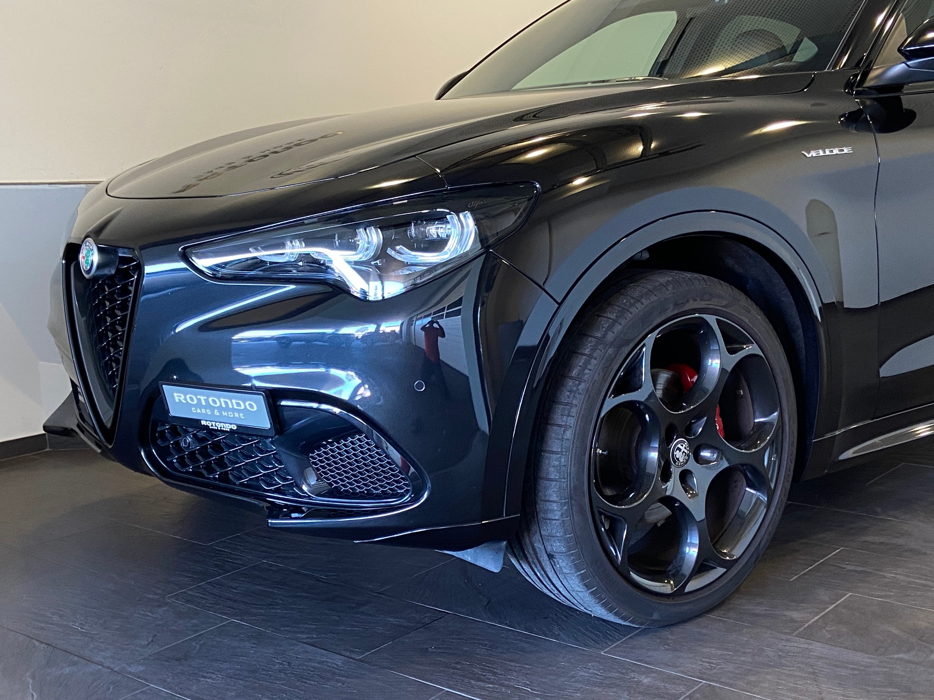 ALFA ROMEO Stelvio 2.0 Veloce Premium Sky Q4 AT8-image-2