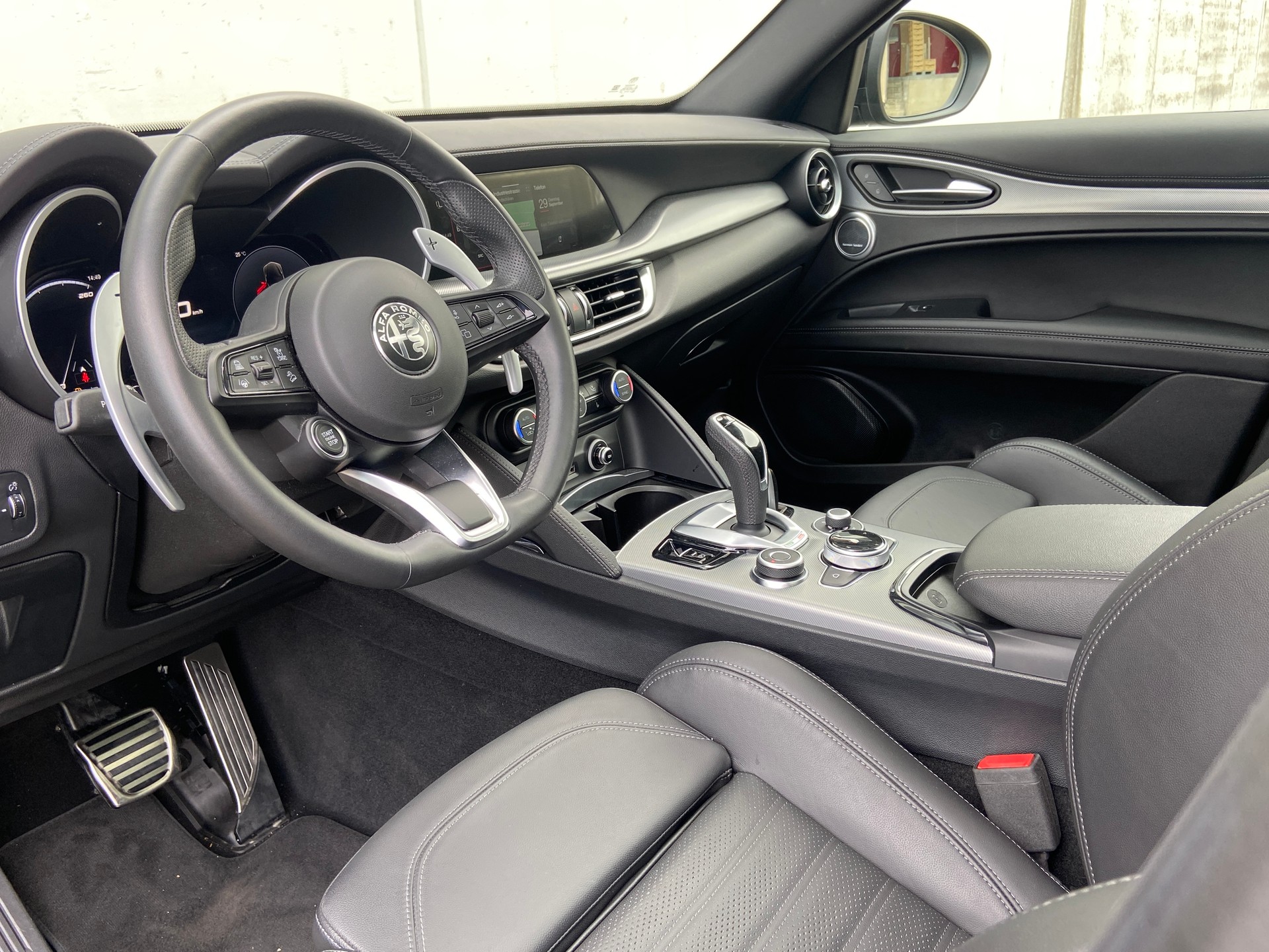 ALFA ROMEO Stelvio 2.0 Veloce Premium Sky Q4 AT8-image-5