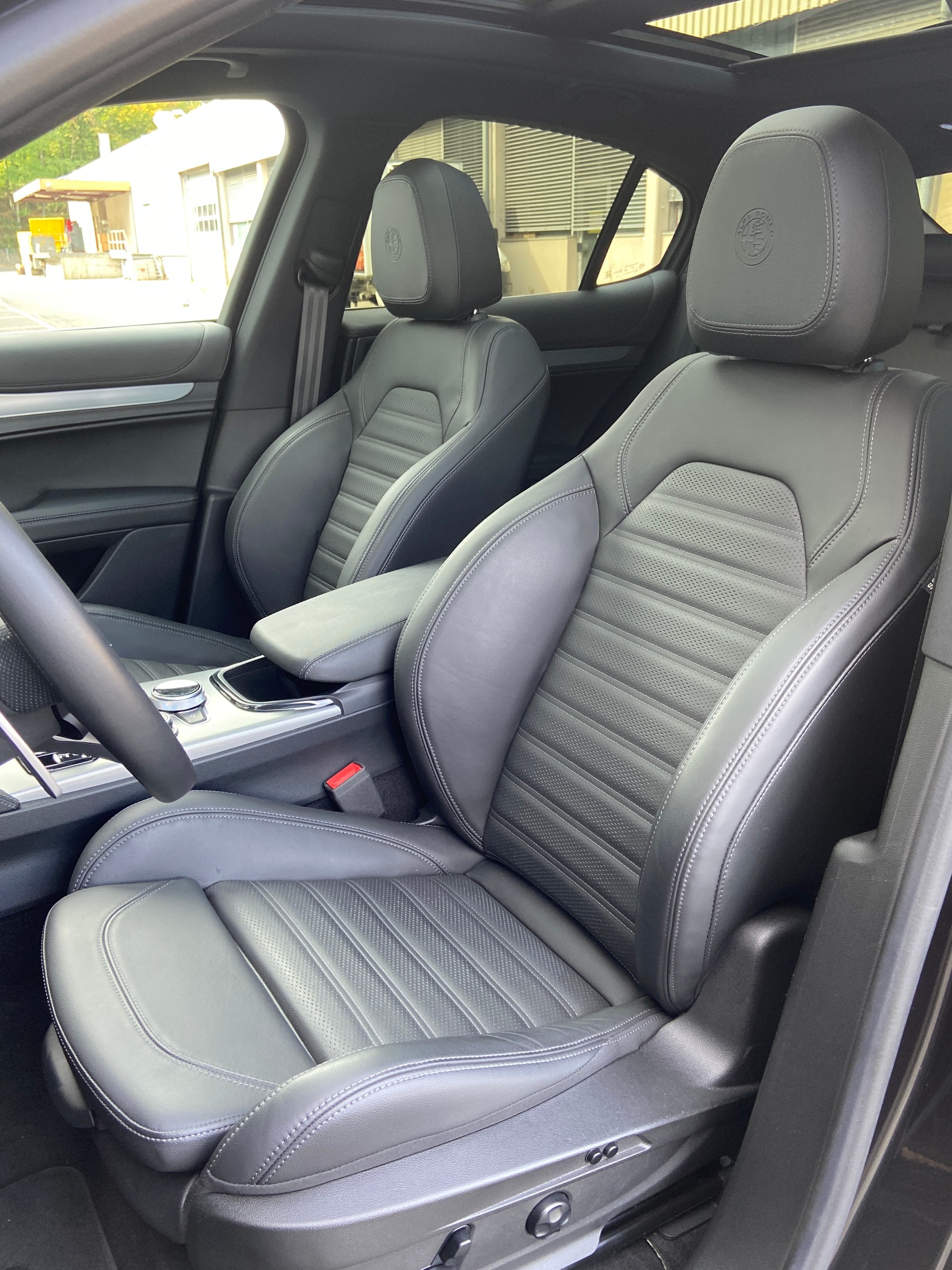 ALFA ROMEO Stelvio 2.0 Veloce Premium Sky Q4 AT8-image-6