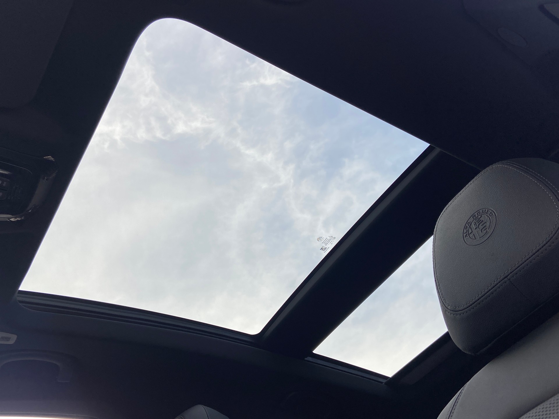 ALFA ROMEO Stelvio 2.0 Veloce Premium Sky Q4 AT8-image-3