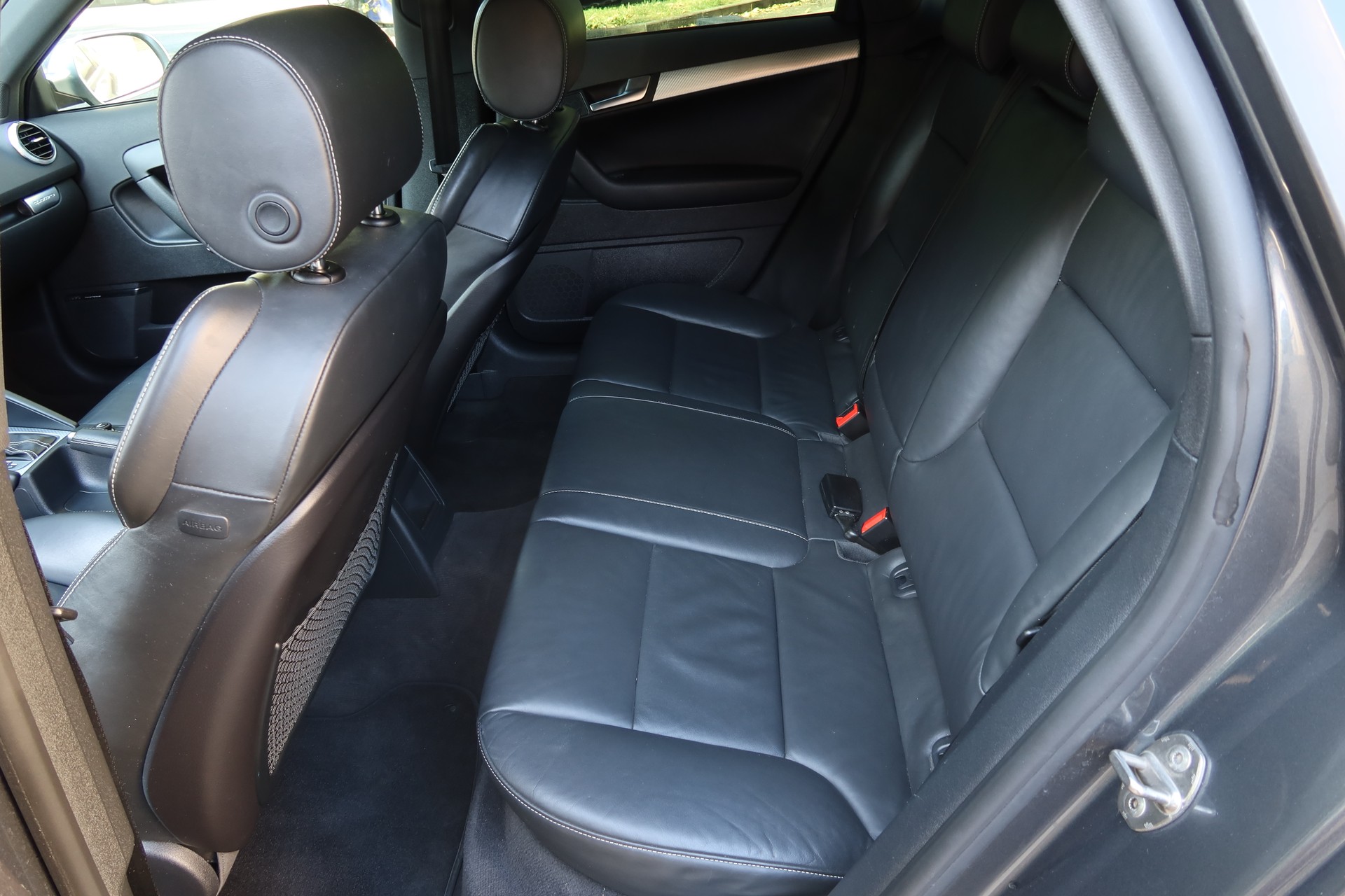 AUDI 2.5 T FSI quattro S-Tronic-image-5