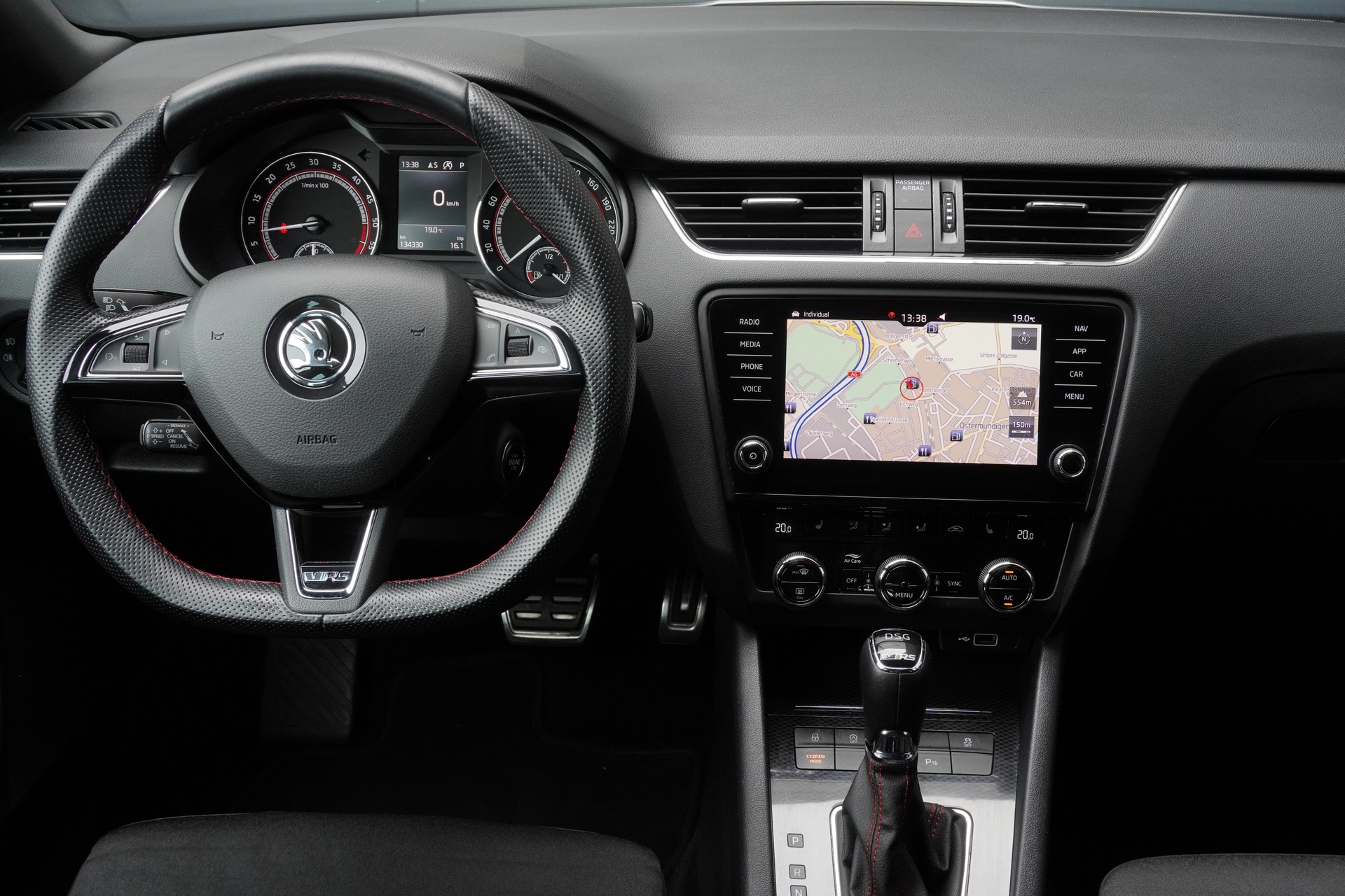 SKODA Octavia Combi 2.0 TDI RS 4x4 DSG-image-9