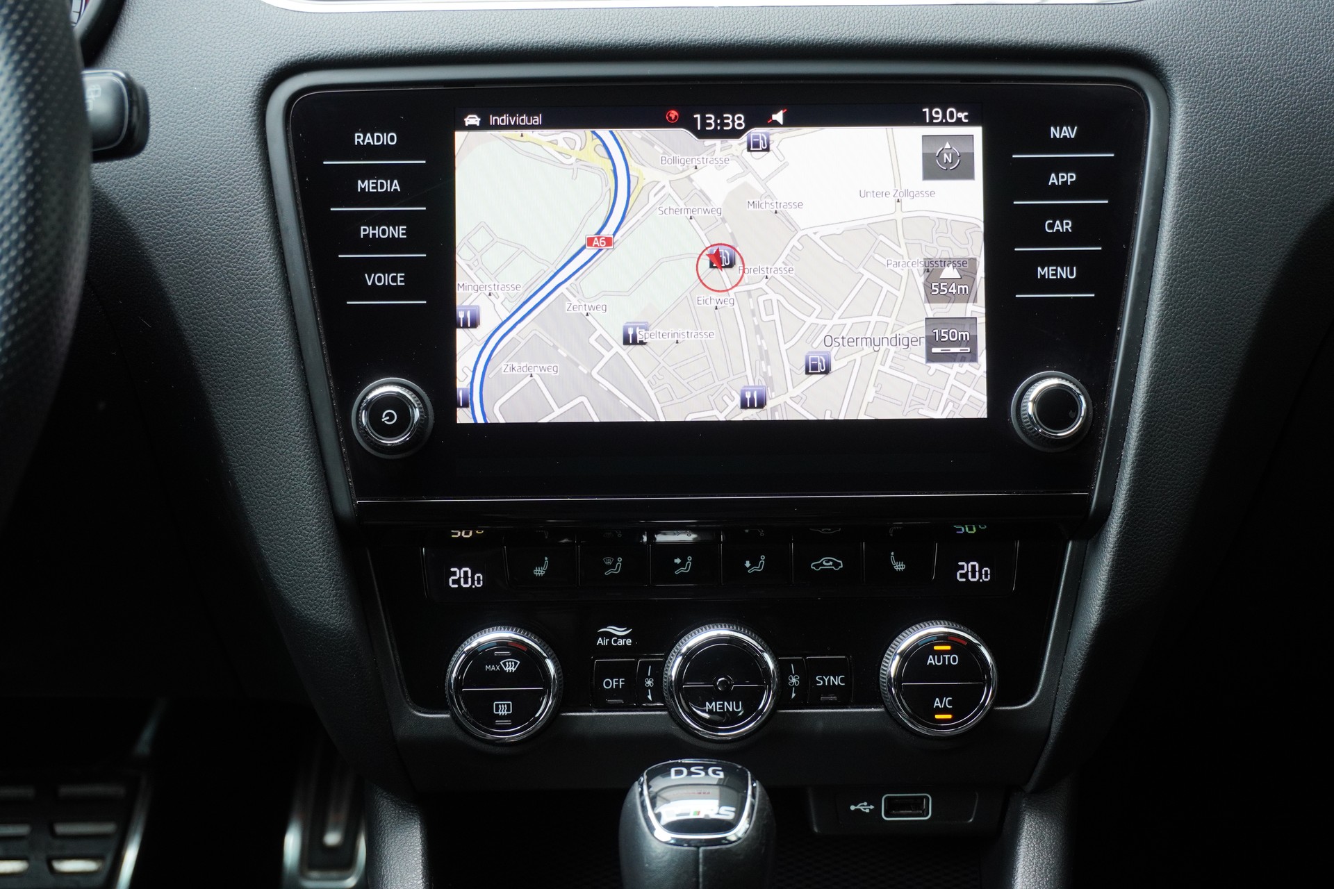 SKODA Octavia Combi 2.0 TDI RS 4x4 DSG-image-11