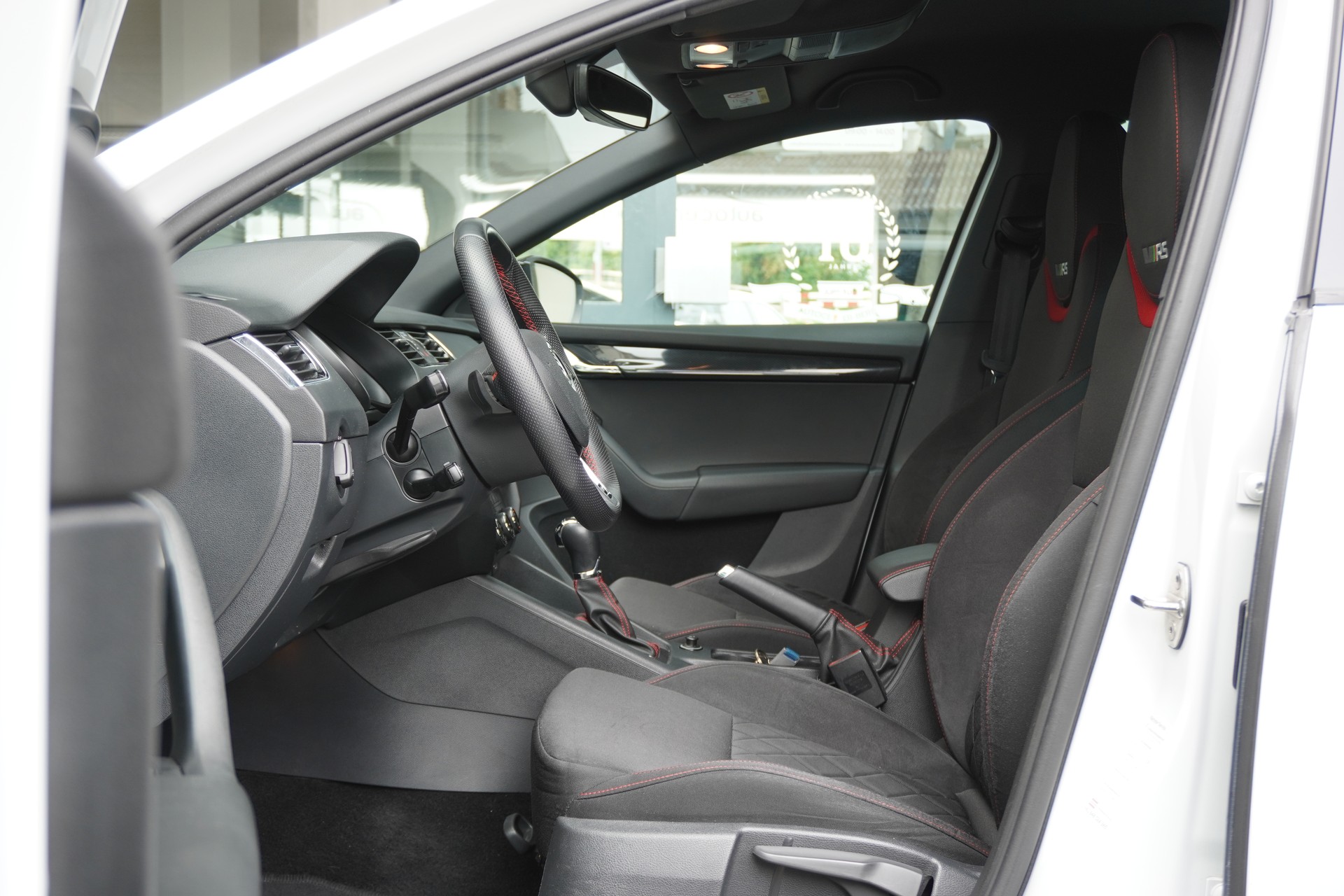 SKODA Octavia Combi 2.0 TDI RS 4x4 DSG-image-7