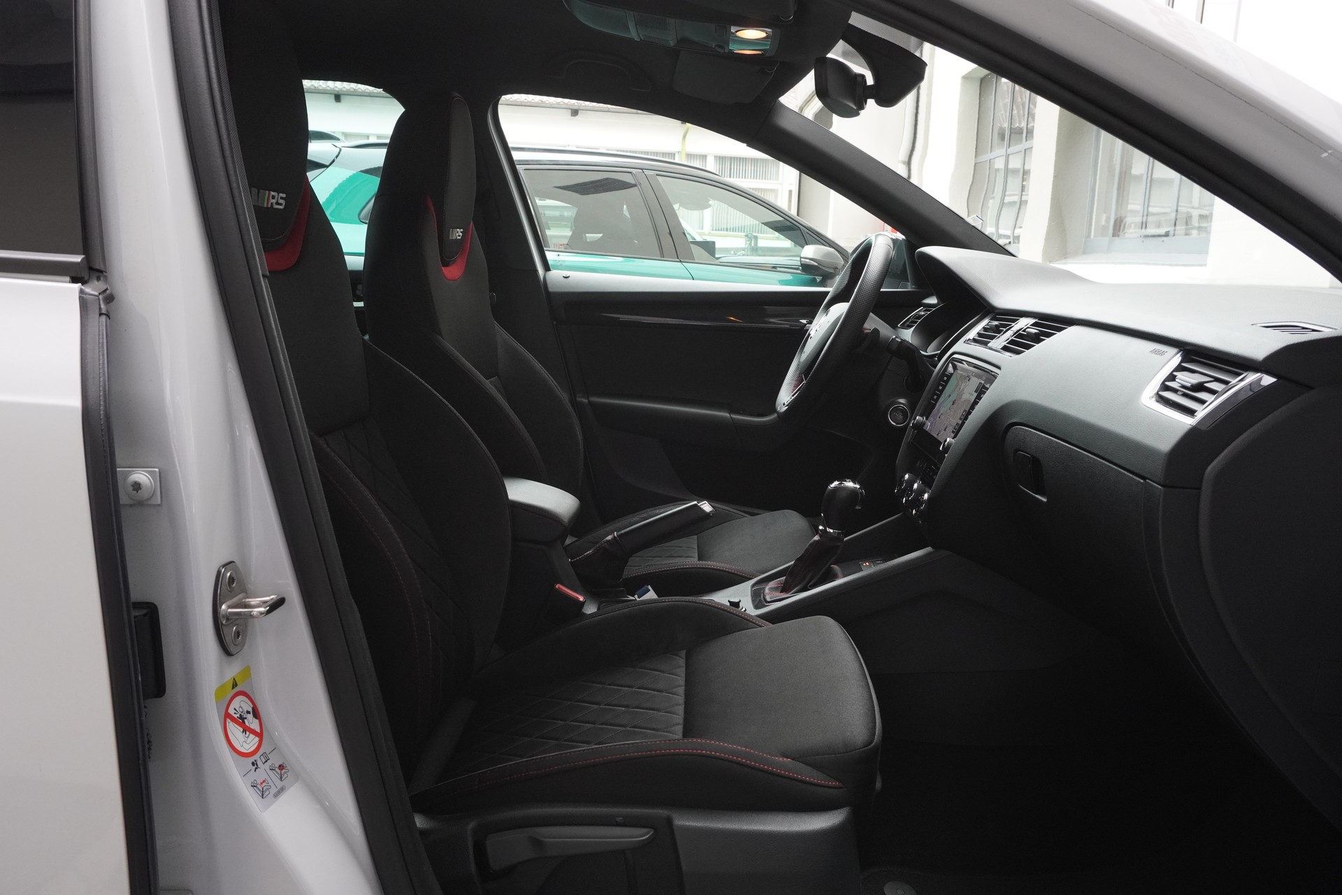 SKODA Octavia Combi 2.0 TDI RS 4x4 DSG-image-13