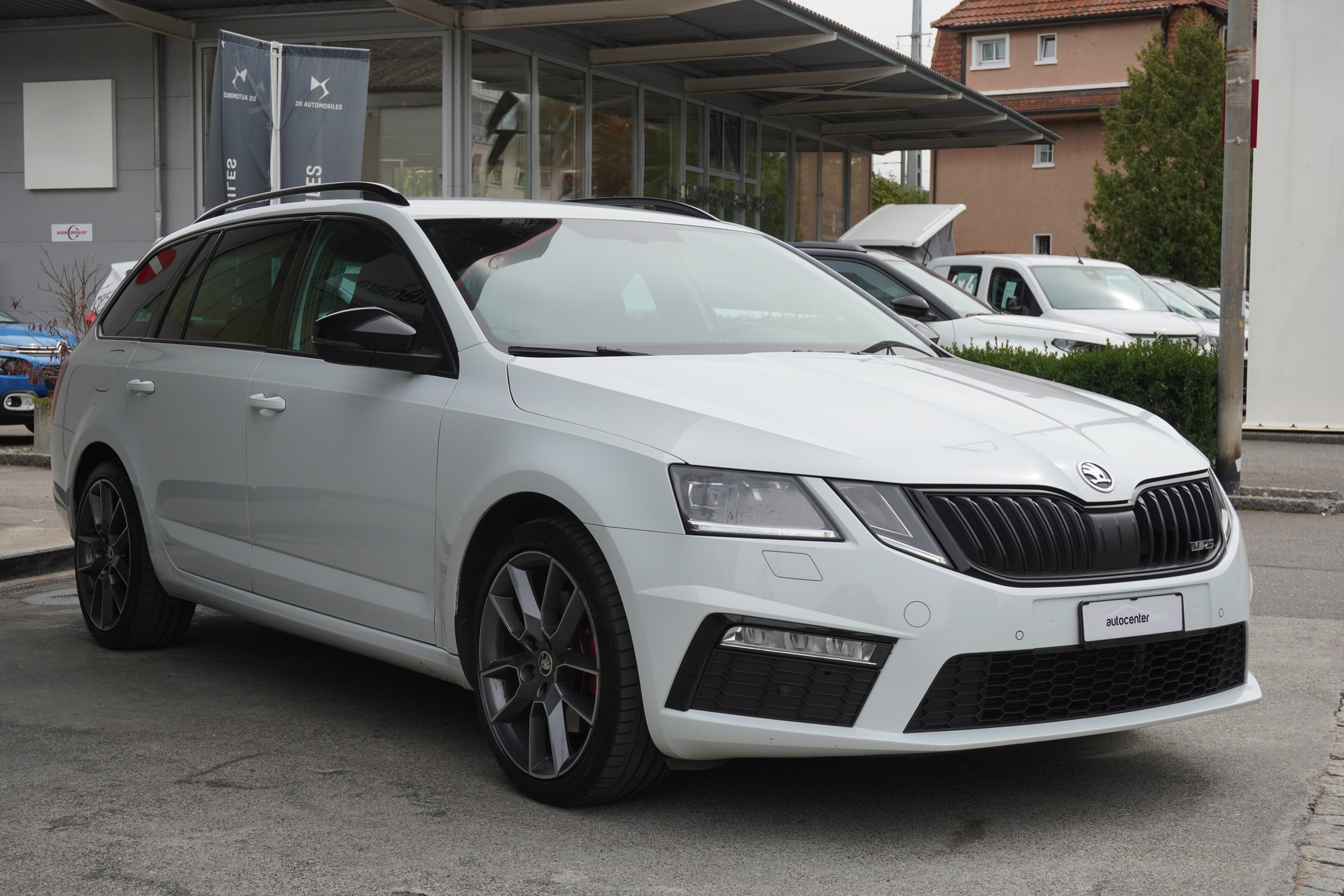 SKODA Octavia Combi 2.0 TDI RS 4x4 DSG-image-2