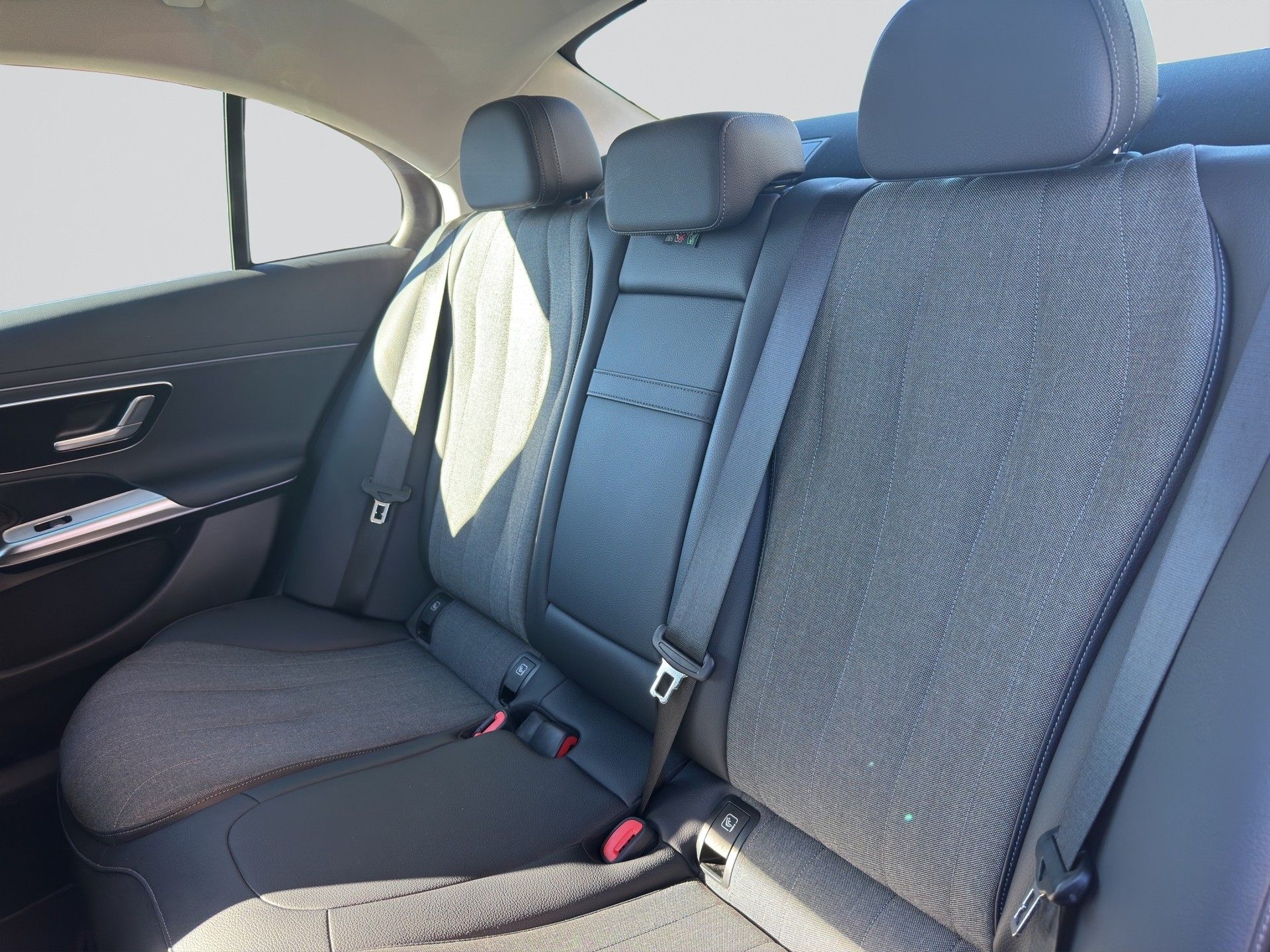 MERCEDES-BENZ E 200 9G-Tronic Exclusive Advanced-image-8
