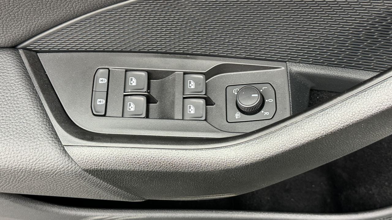 SKODA Octavia Combi 2.0 TDI DSG Selection-image-8