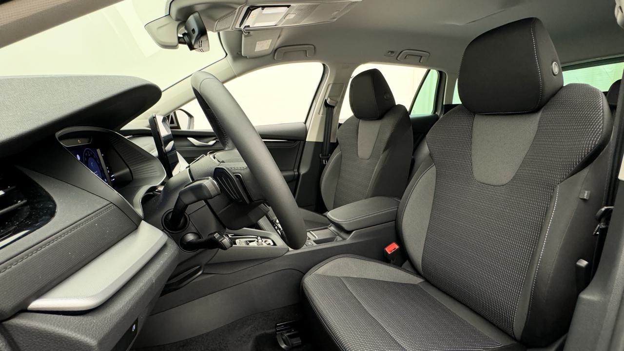 SKODA Octavia Combi 2.0 TDI DSG Selection-image-4
