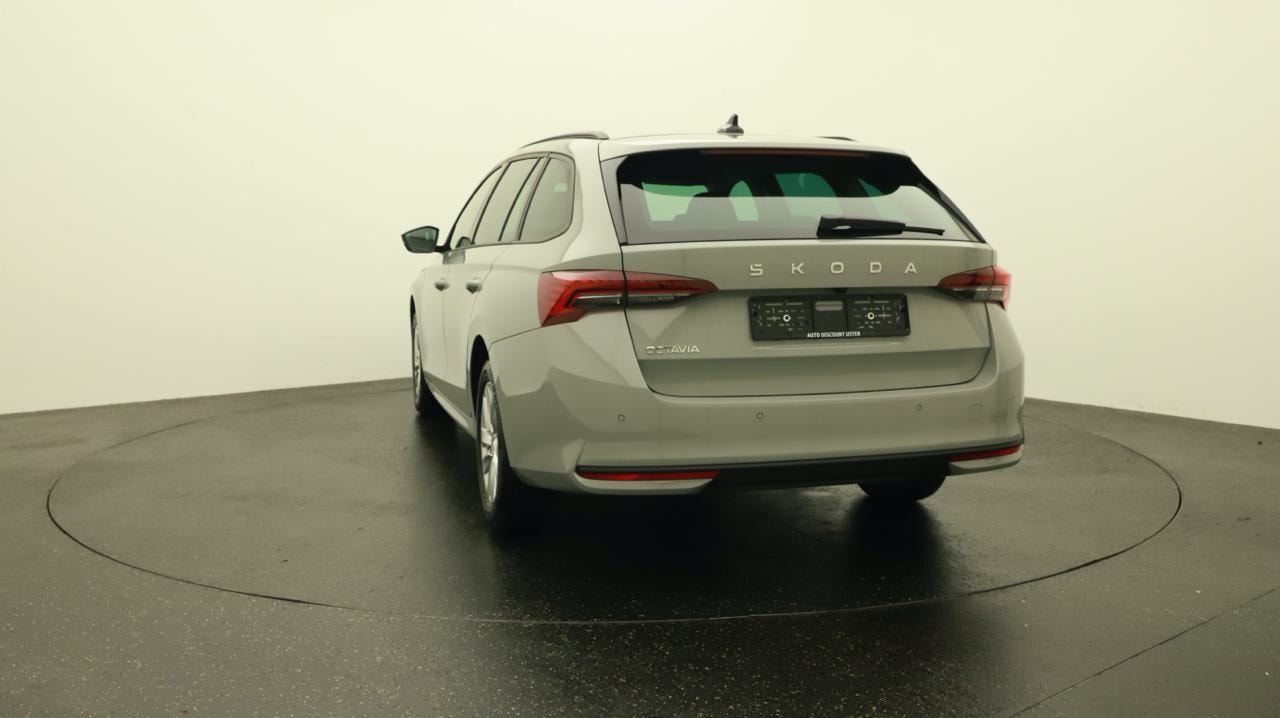 SKODA Octavia Combi 2.0 TDI DSG Selection-image-3