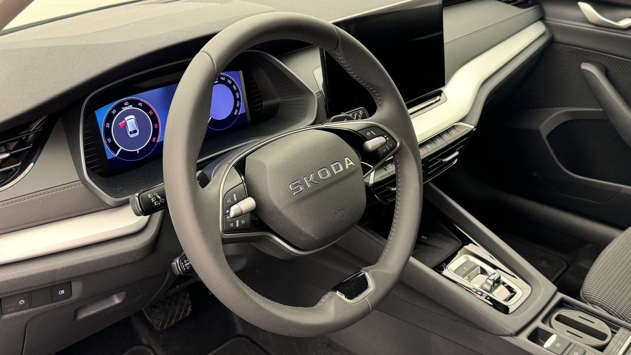 SKODA Octavia Combi 2.0 TDI DSG Selection-image-6
