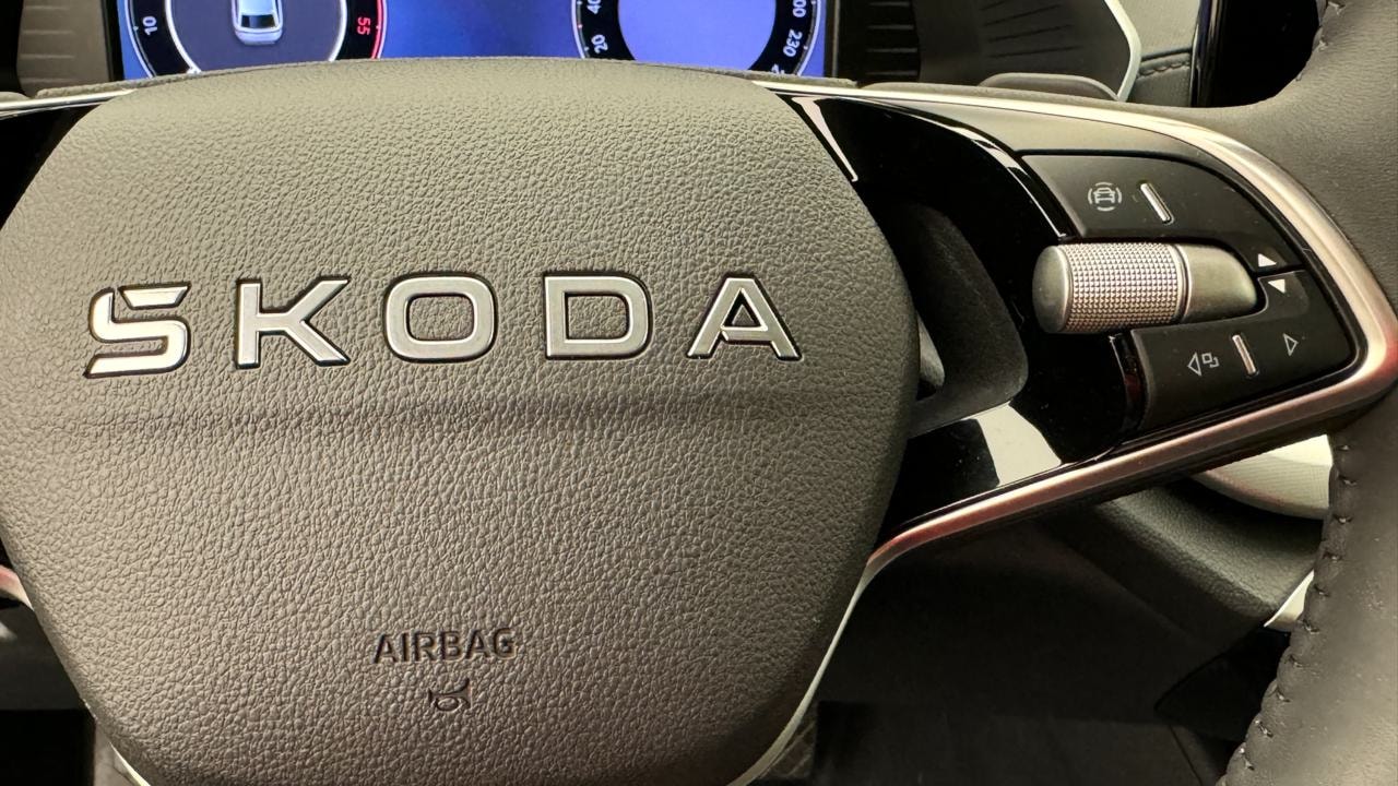 SKODA Octavia Combi 2.0 TDI DSG Selection-image-9