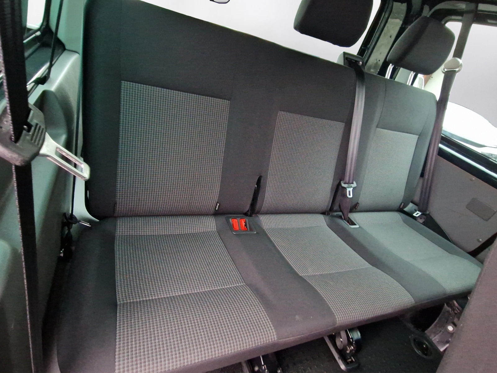 VW T6.1 2.0 TDI DSG-image-11
