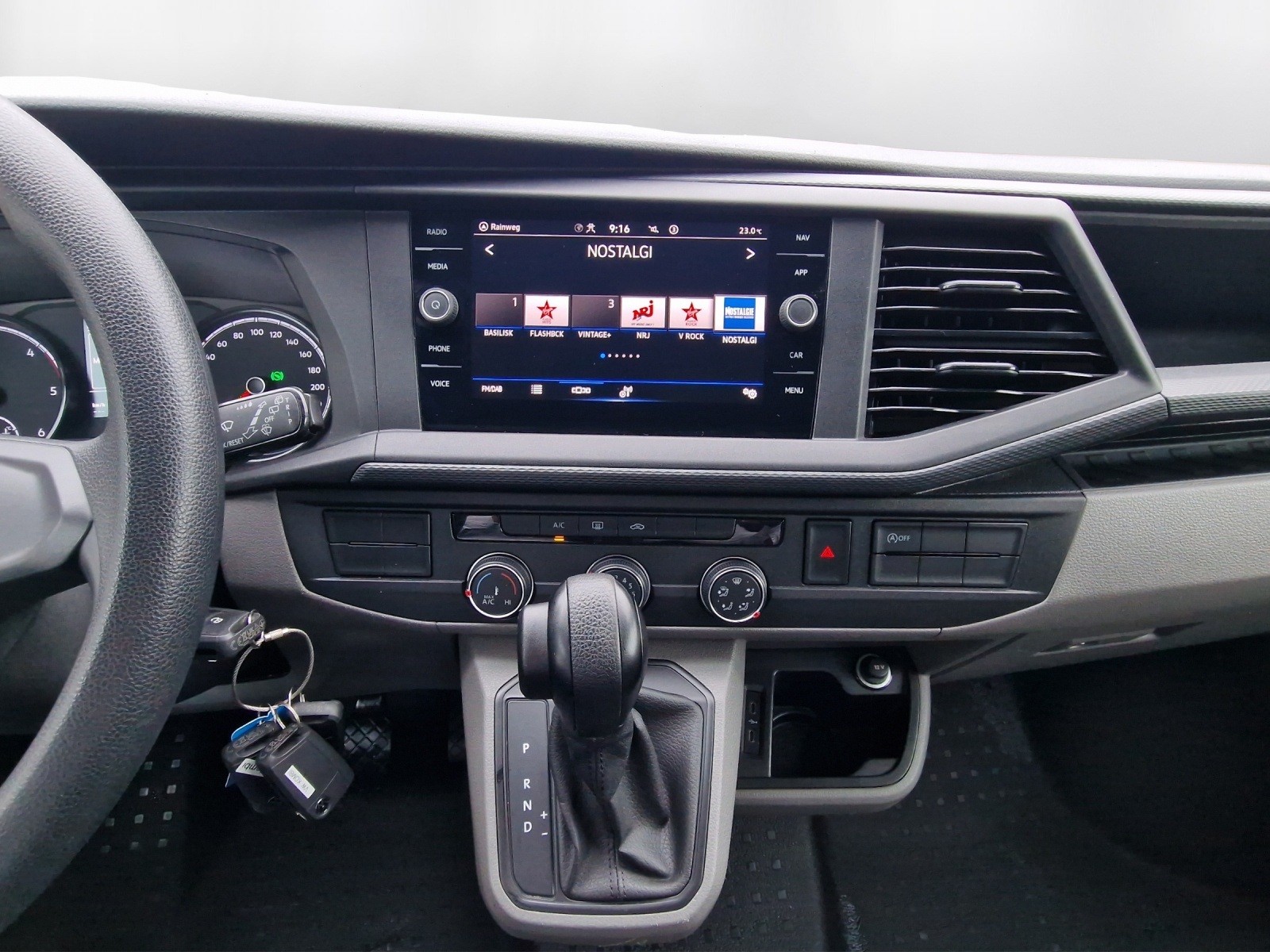 VW T6.1 2.0 TDI DSG-image-8