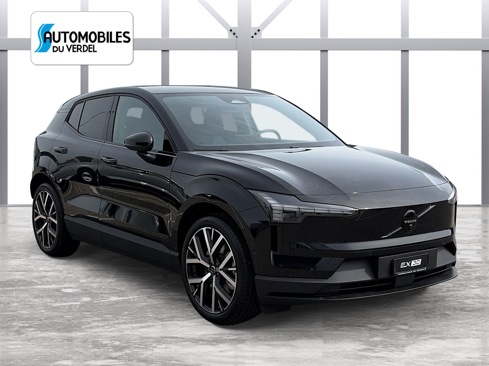 VOLVO EX30 E60 Twin Ultra Performance Sw. Black Ed. AWD-image-3