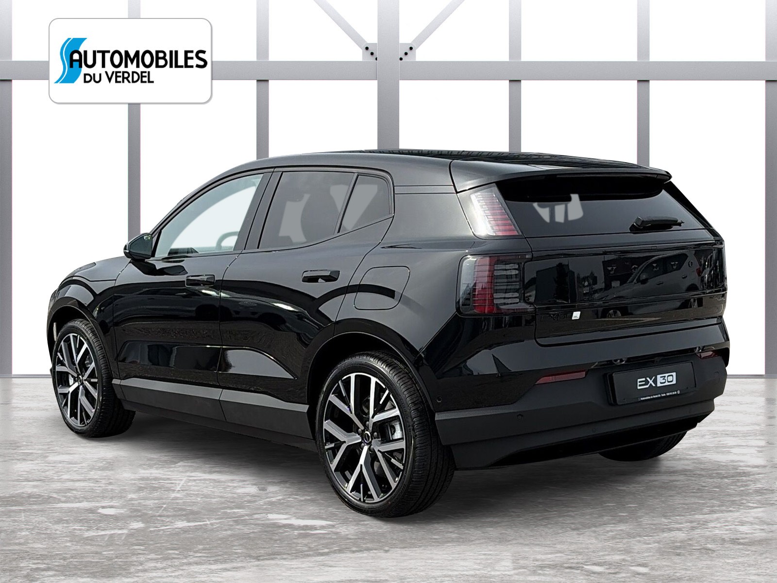 VOLVO EX30 E60 Twin Ultra Performance Sw. Black Ed. AWD-image-1