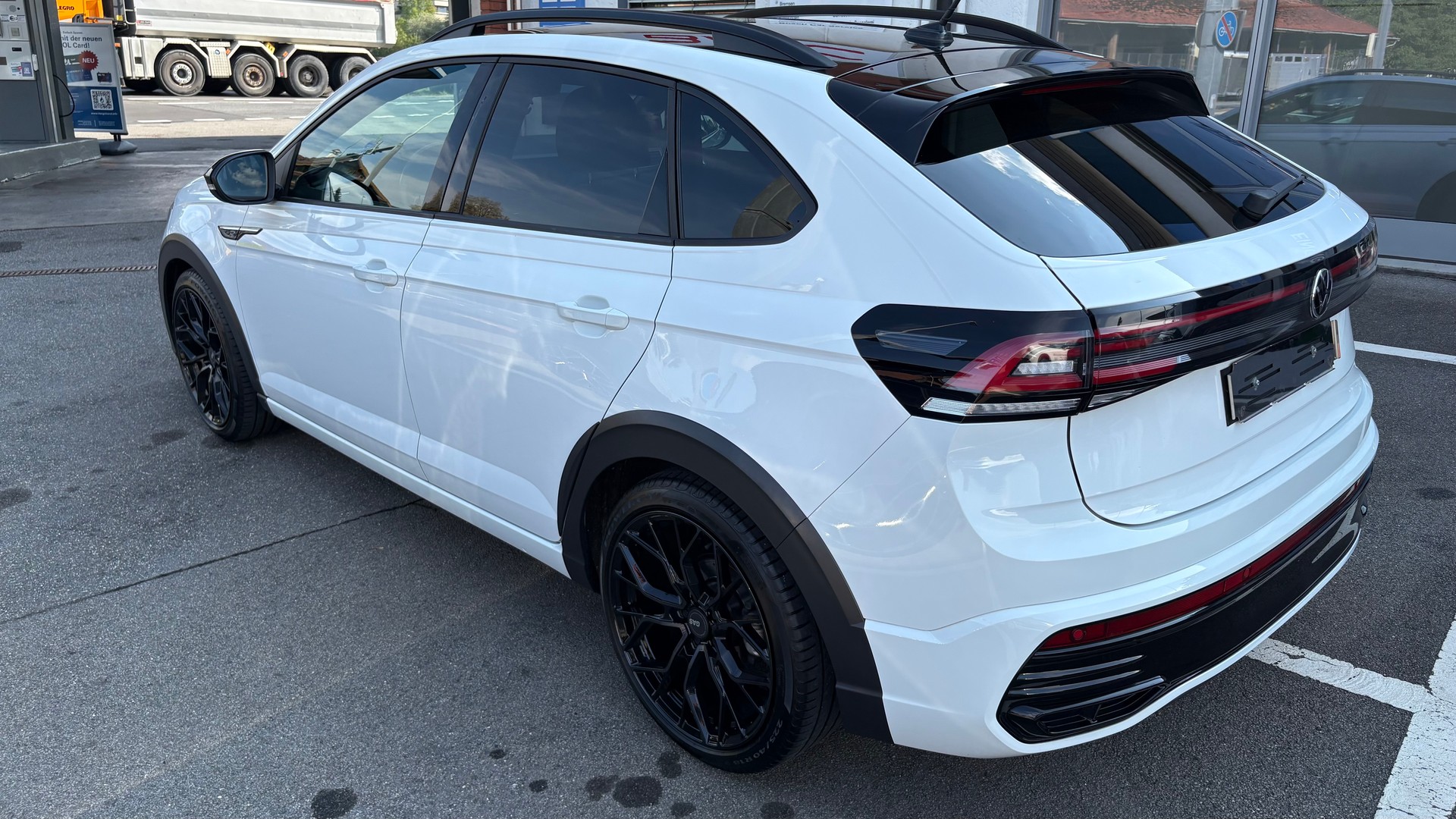 VW Taigo 1.5 TSI R-Line DSG-image-2
