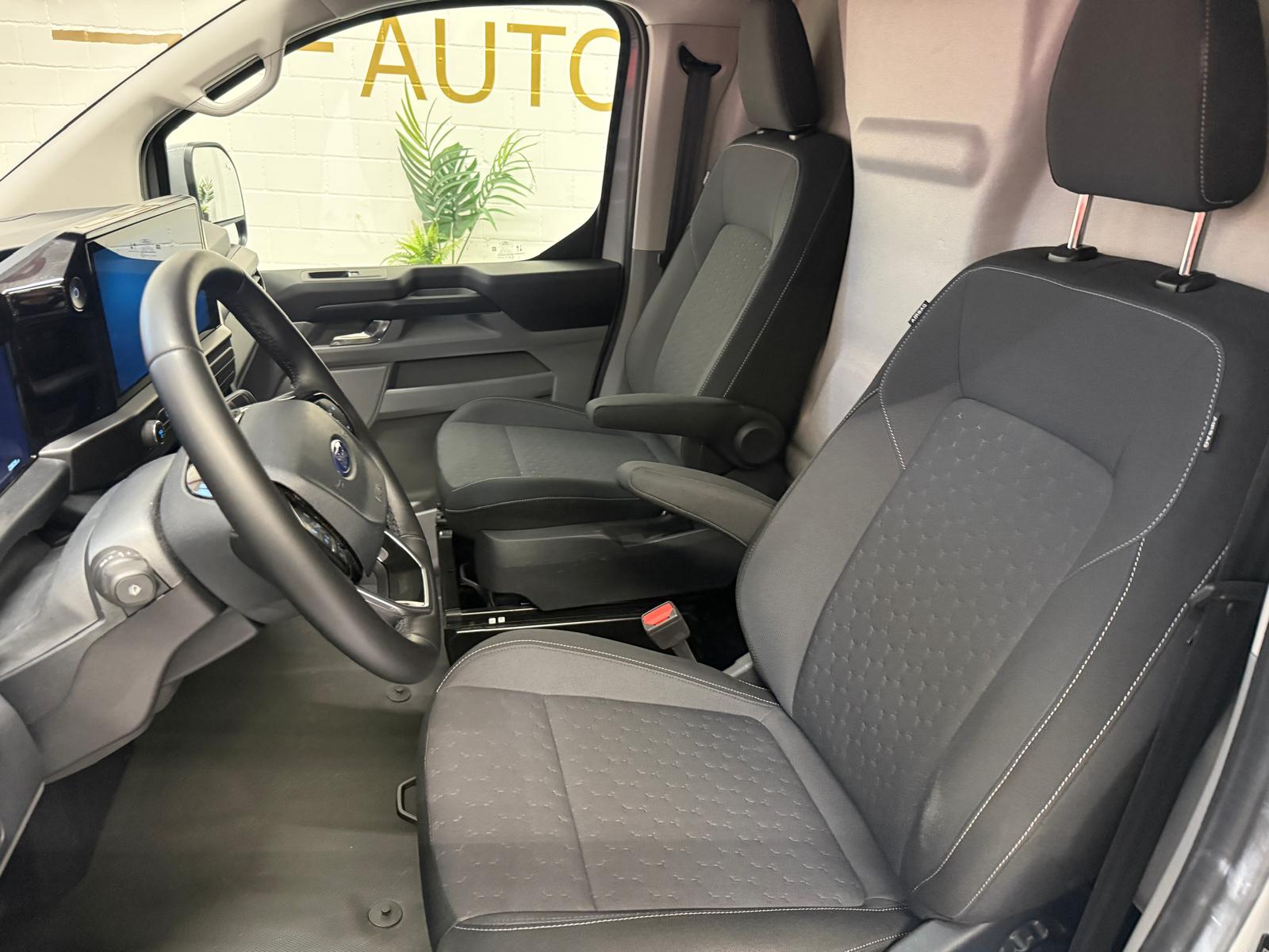 FORD Transit Custom Van 340 L2H1 65kWh Limited-image-11