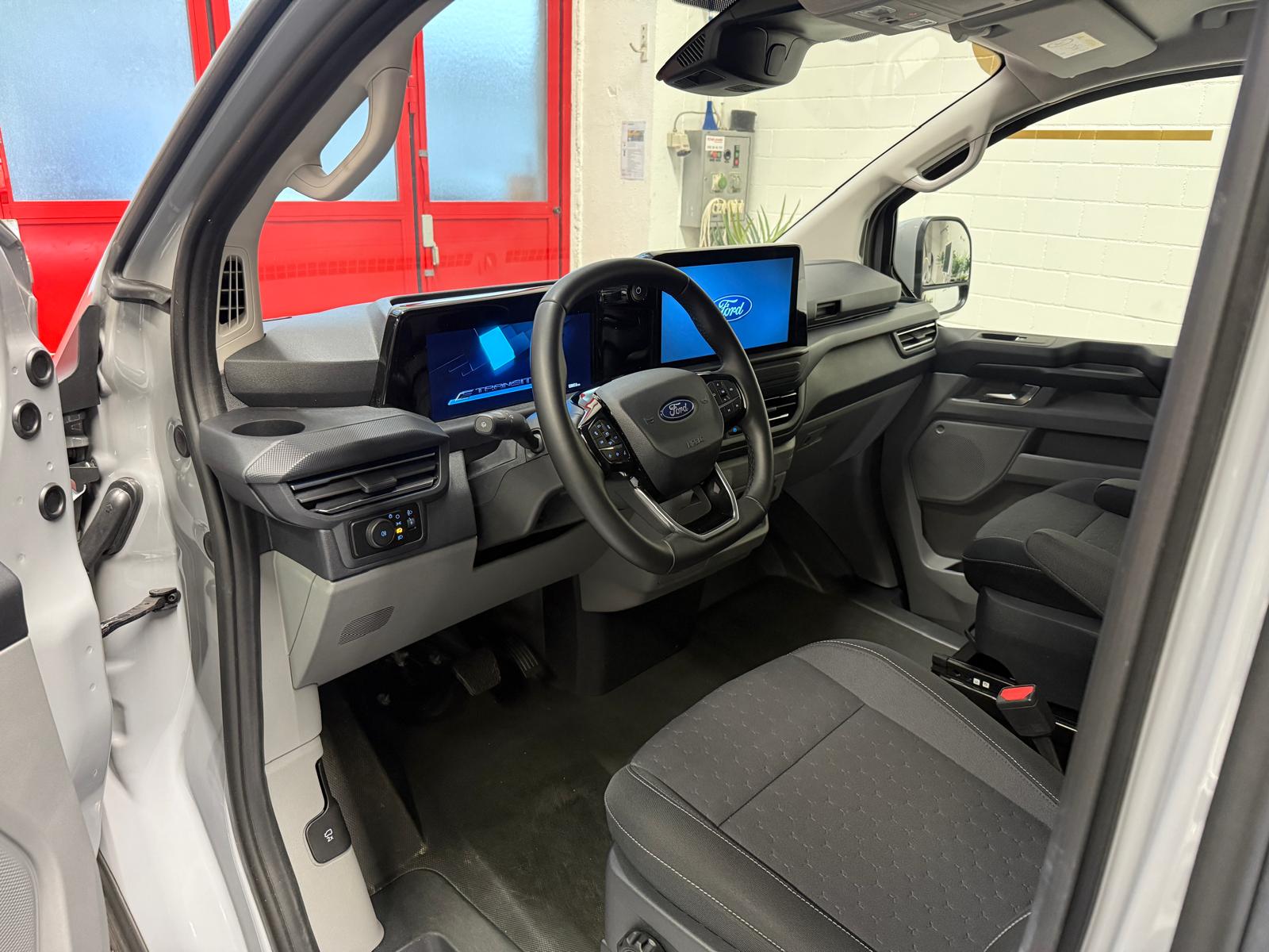 FORD Transit Custom Van 340 L2H1 65kWh Limited-image-8