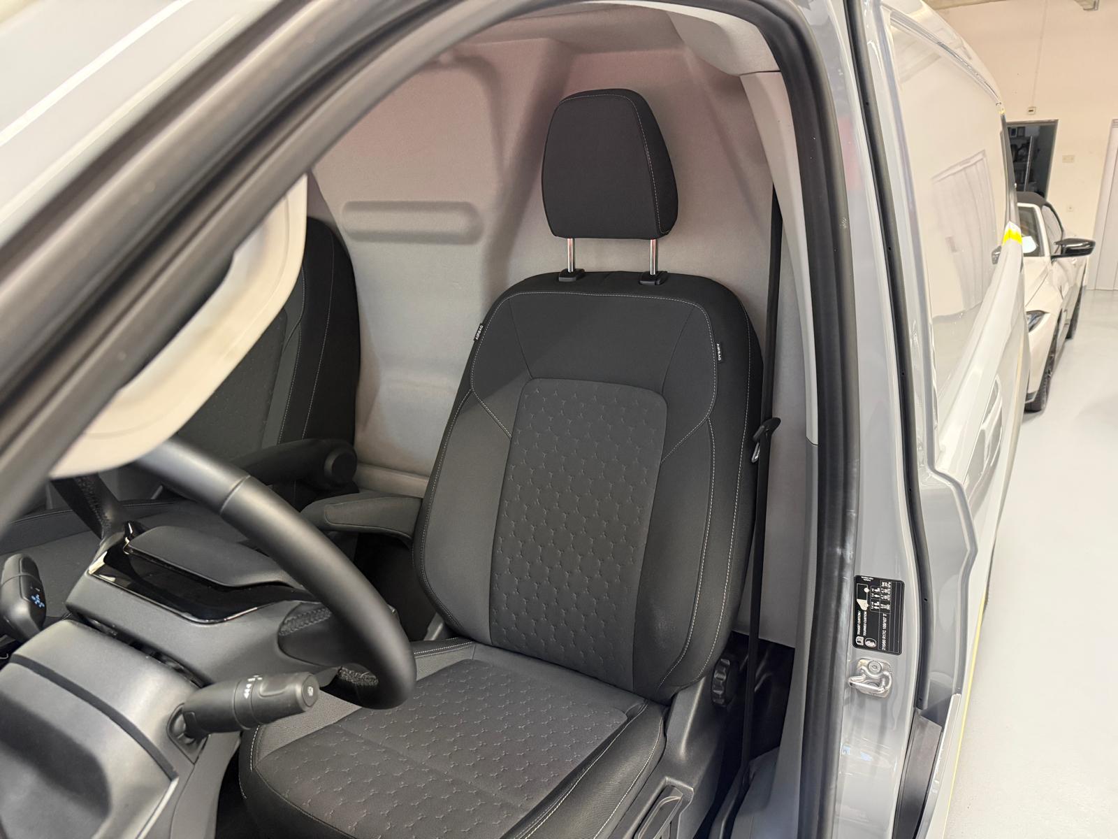 FORD Transit Custom Van 340 L2H1 65kWh Limited-image-10