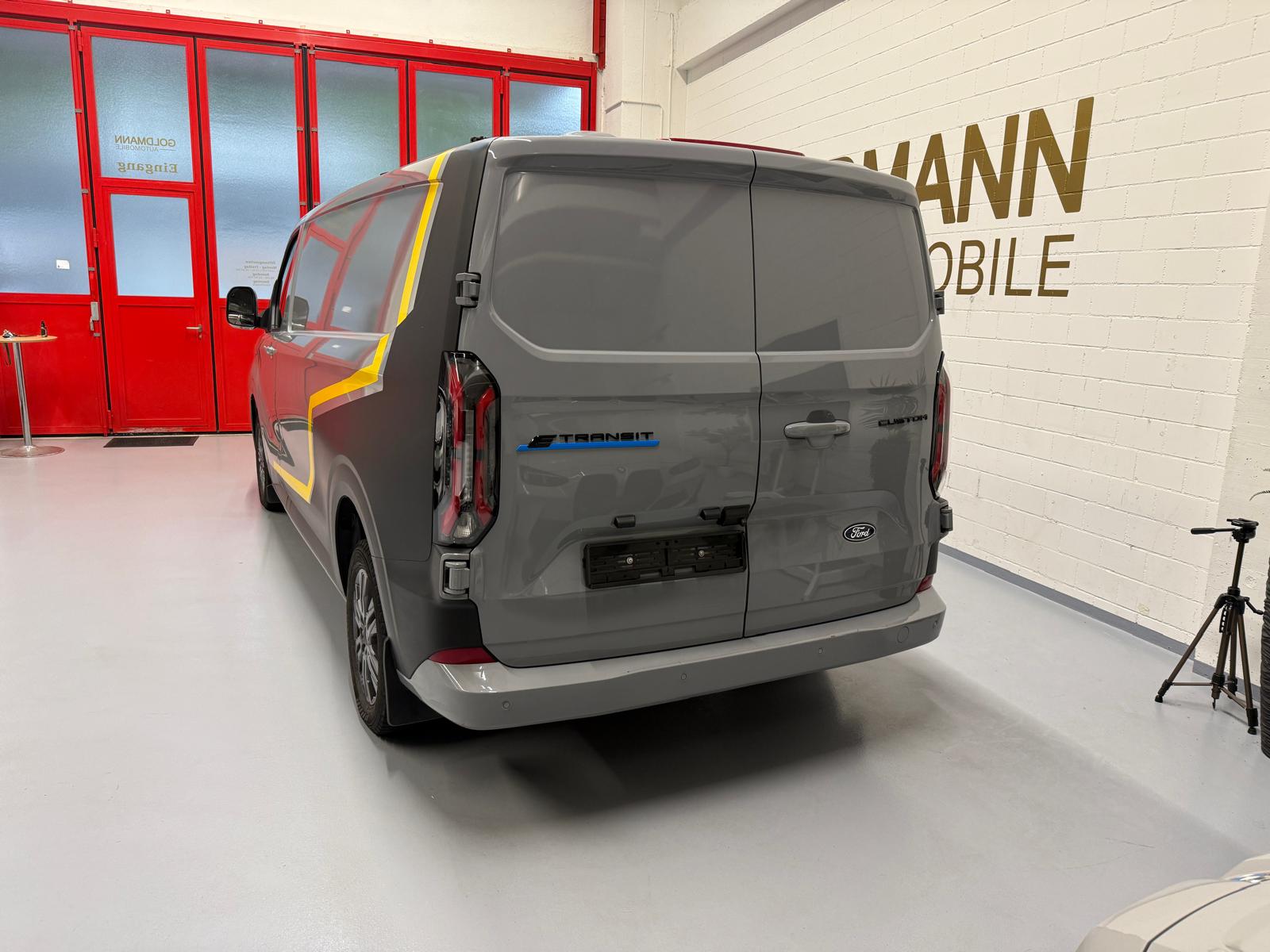 FORD Transit Custom Van 340 L2H1 65kWh Limited-image-4