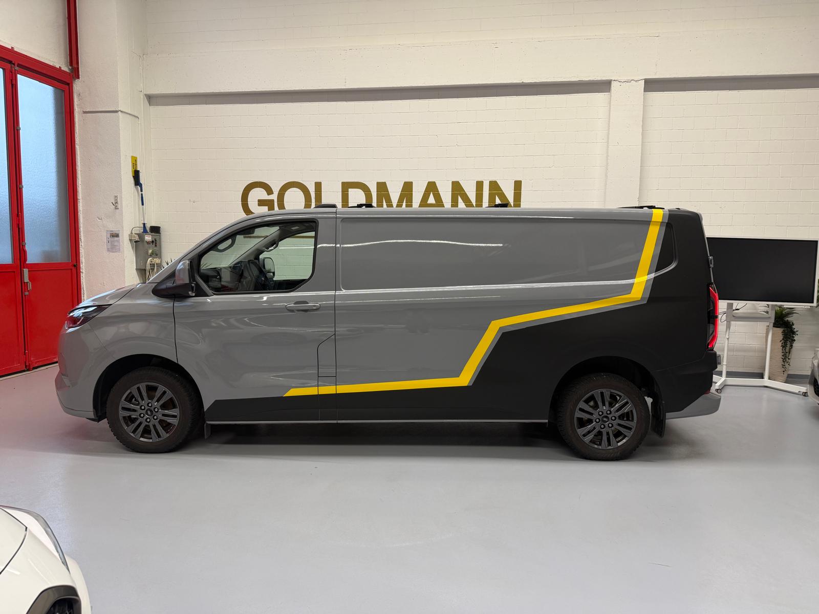 FORD Transit Custom Van 340 L2H1 65kWh Limited-image-2