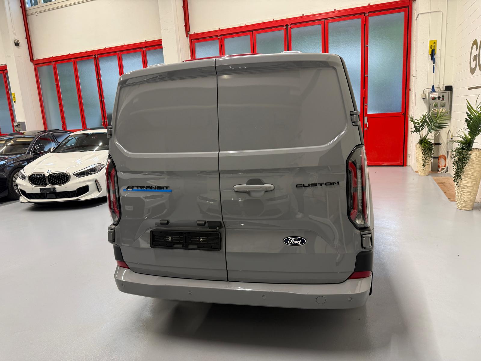 FORD Transit Custom Van 340 L2H1 65kWh Limited-image-5
