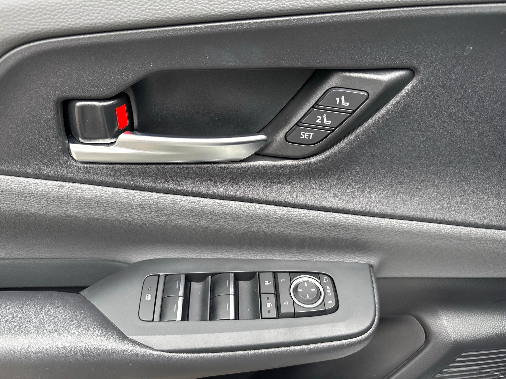 TOYOTA Prius 2.0 Plug-In-Hybrid Premium-image-12