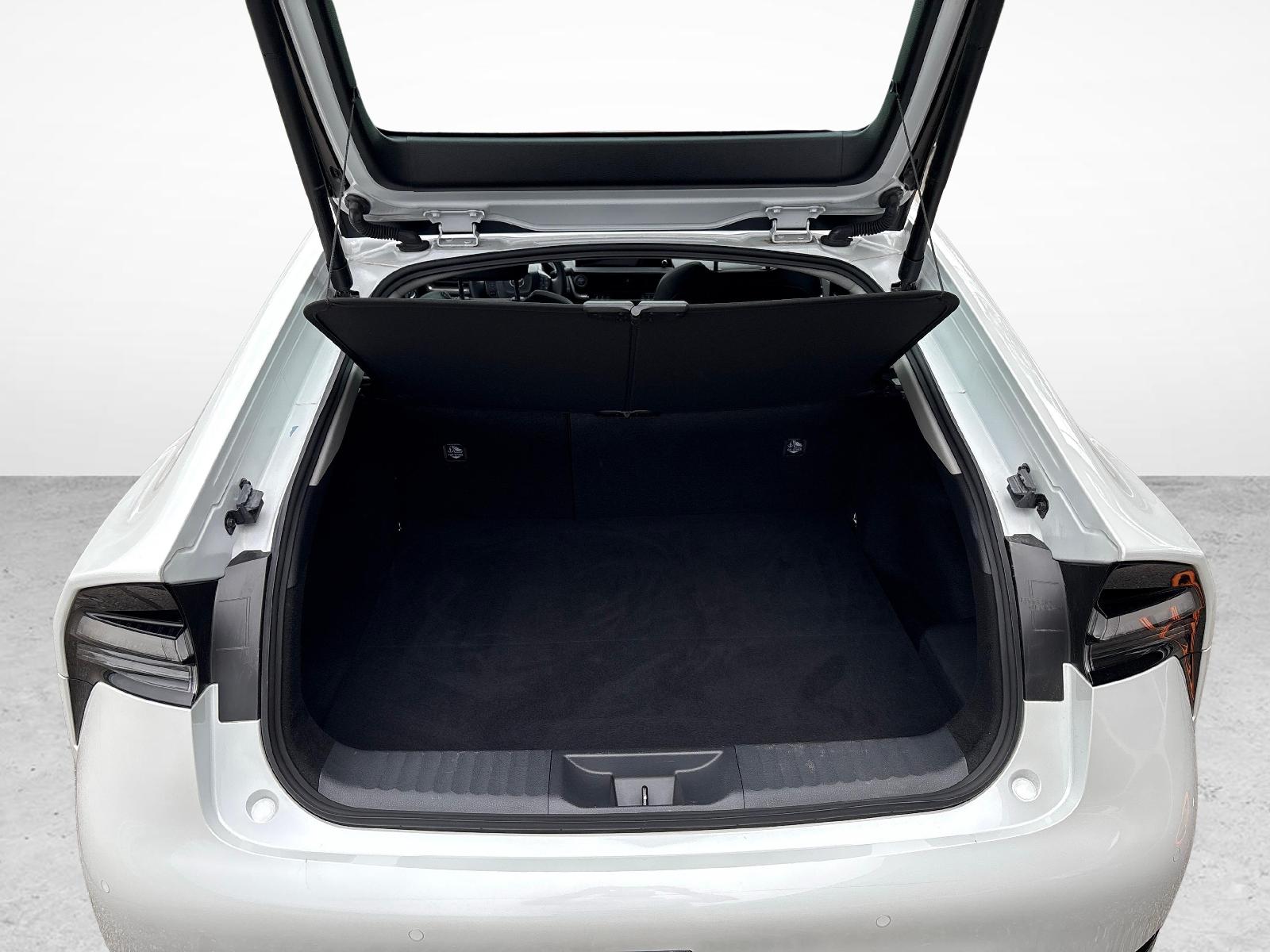 TOYOTA Prius 2.0 Plug-In-Hybrid Premium-image-11