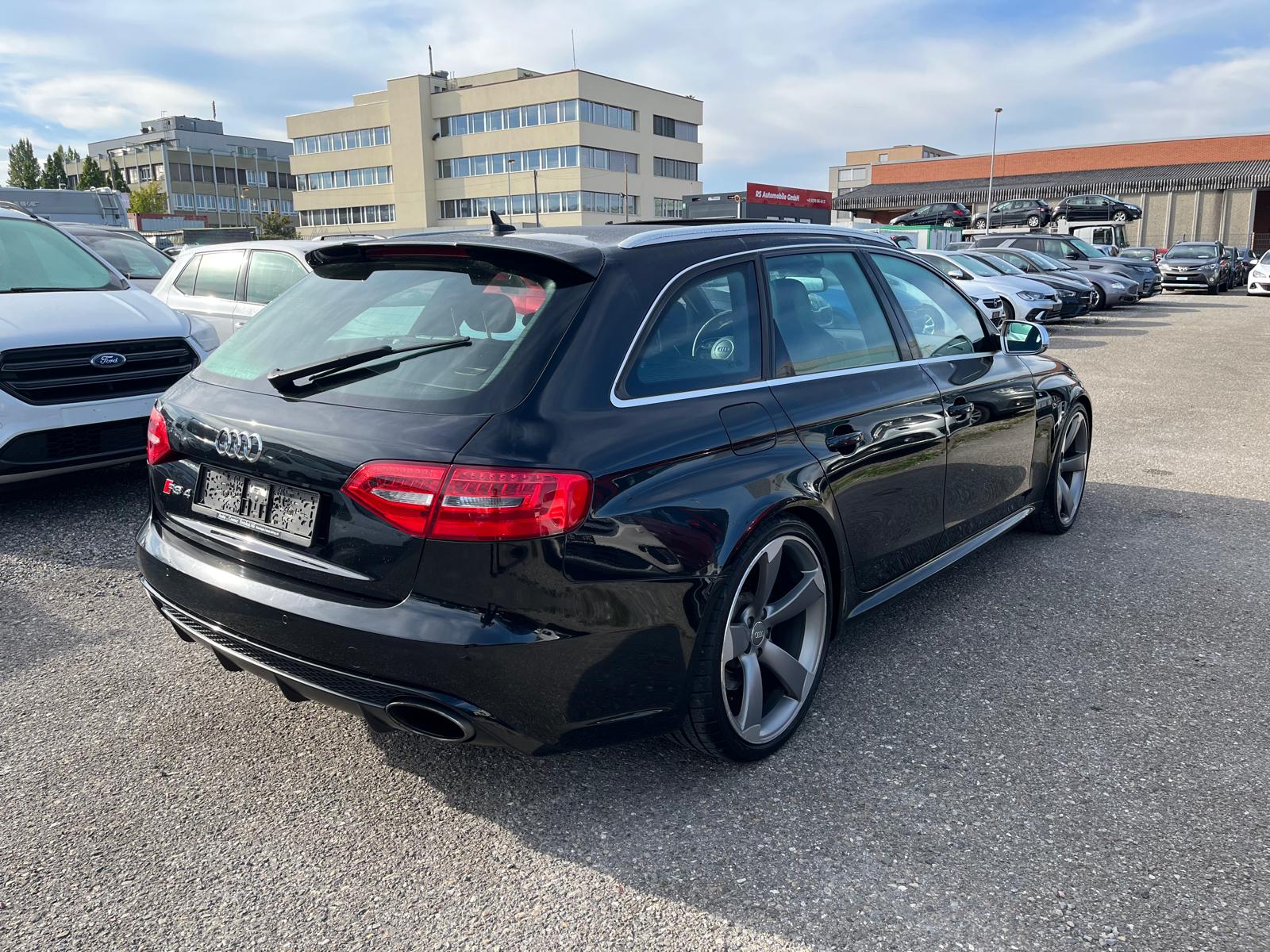 AUDI RS4 Avant 4.2 FSI V8 quattro S-tronic-image-3