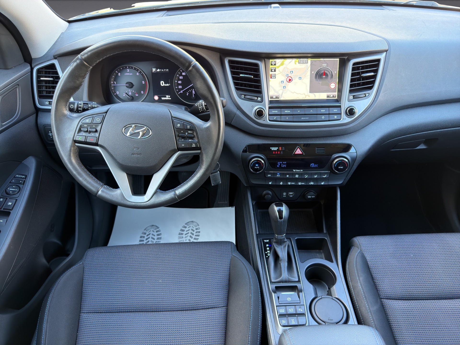 HYUNDAI Tucson 2.0 CRDI Plena 4WD Automatic-image-9