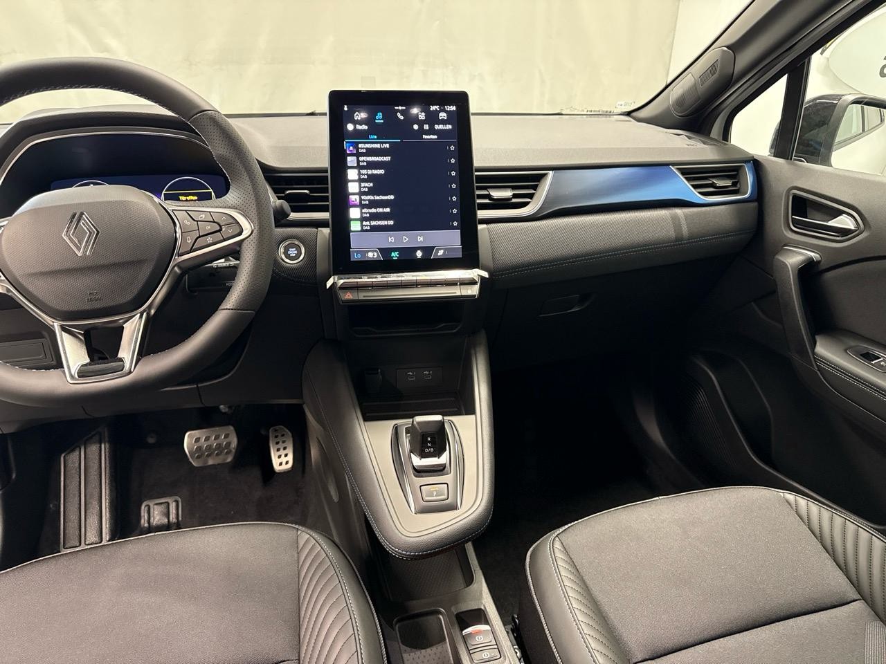 RENAULT Captur 1.8 E-Tech 160 Esprit Alpine DHT-image-4